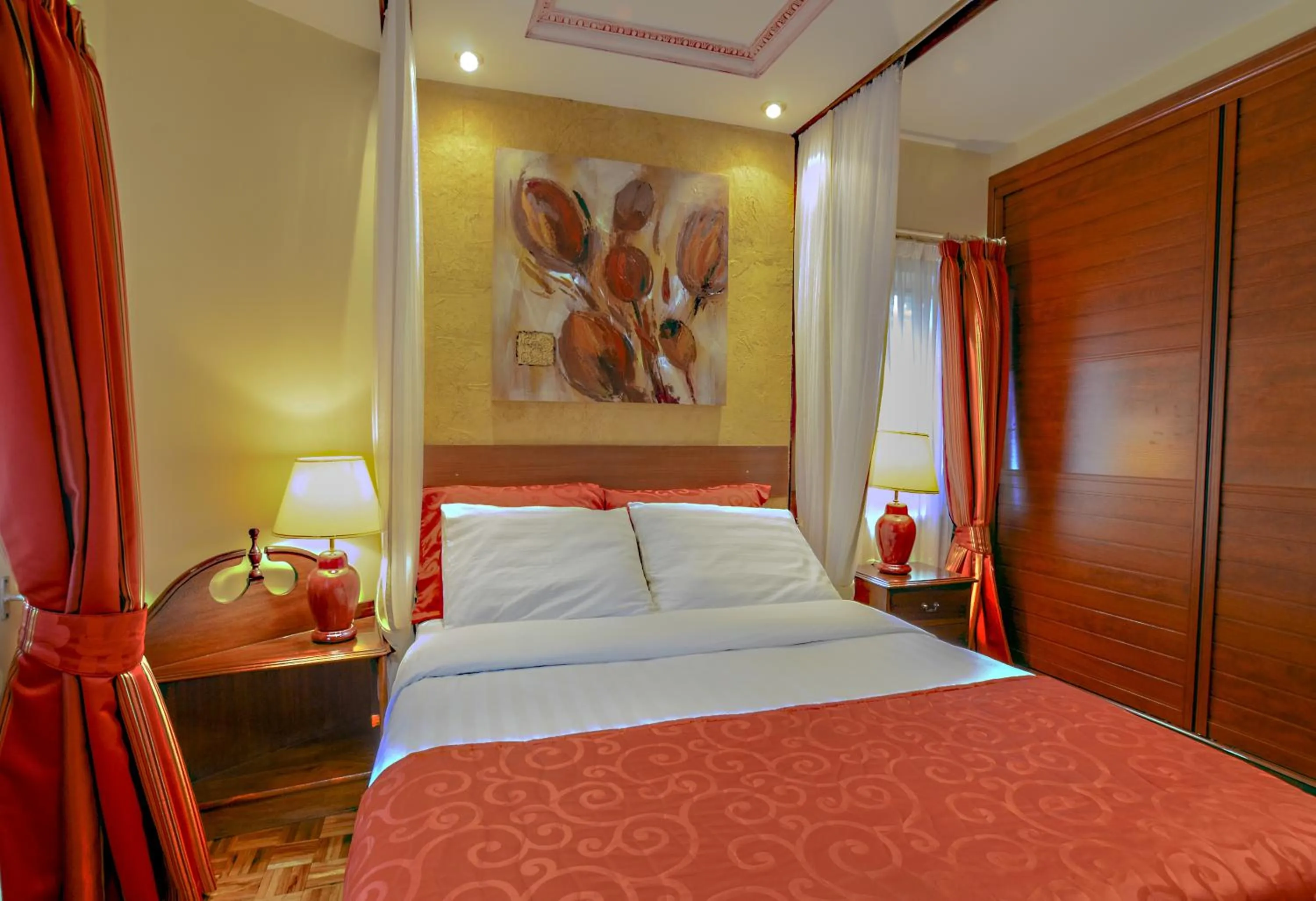 Bedroom, Bed in Mimosa Court Apartments