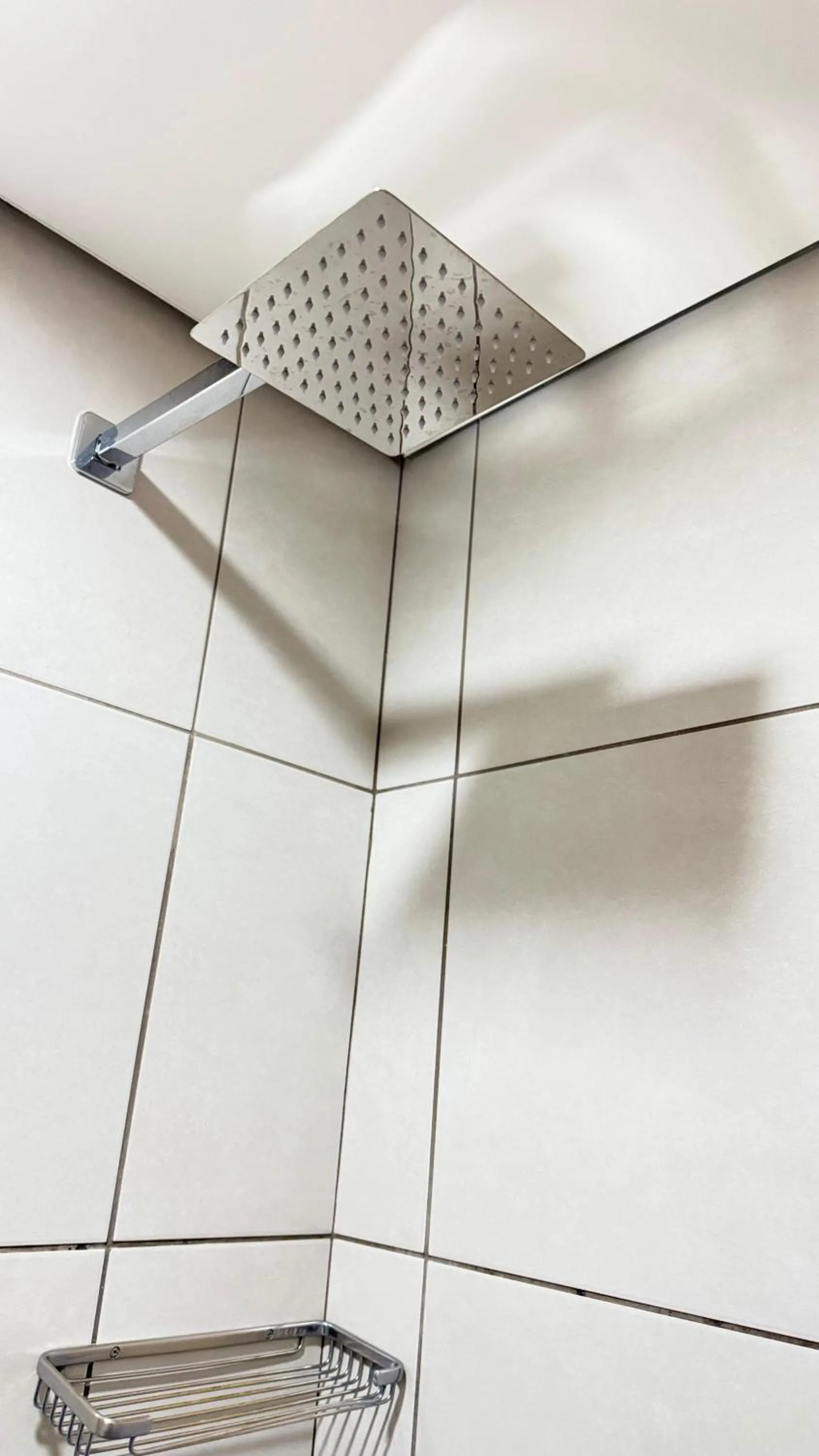 Shower in Mega Moda Goiania Hotel