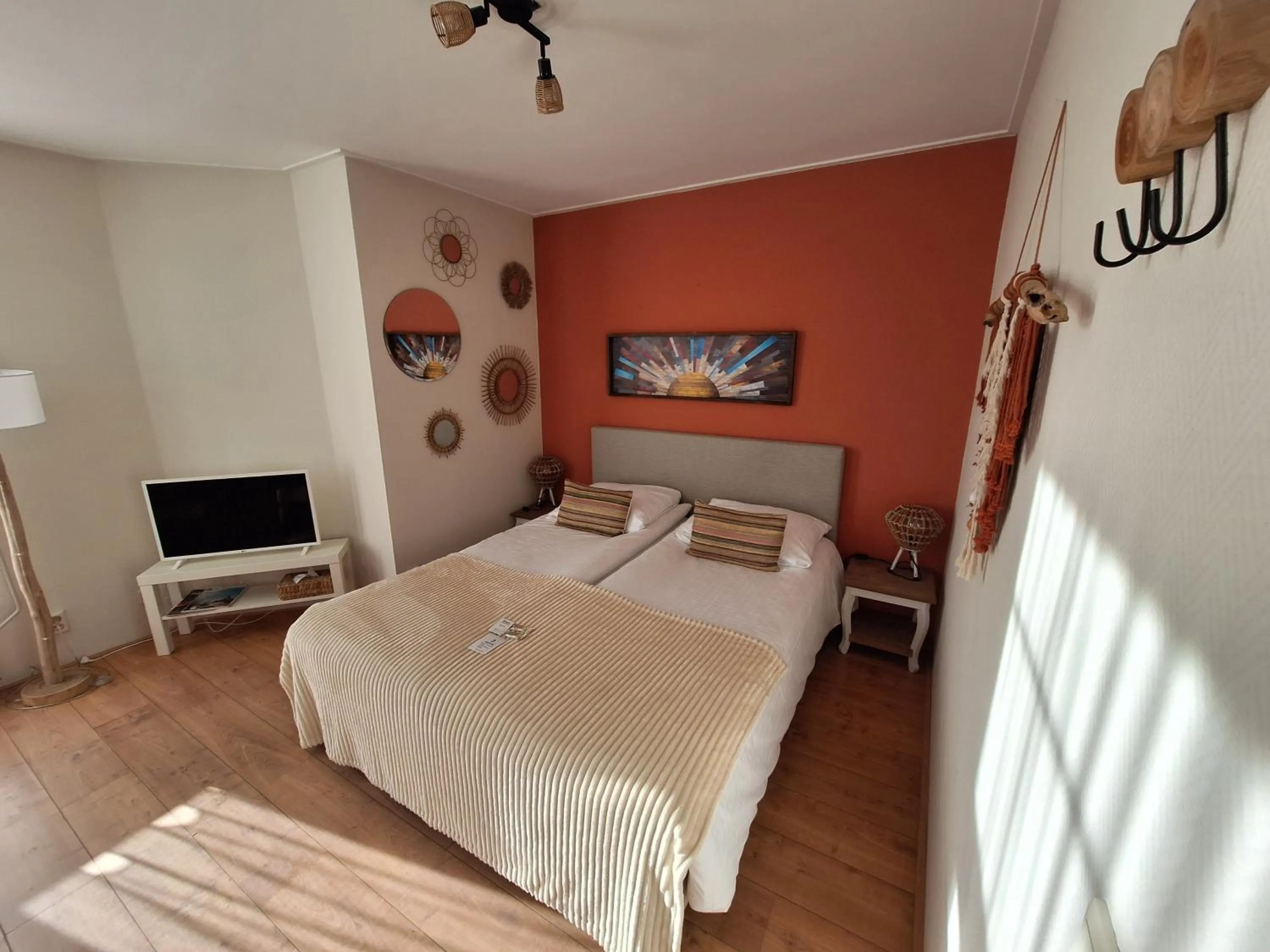 Photo of the whole room, Bed in Prins Appartementen