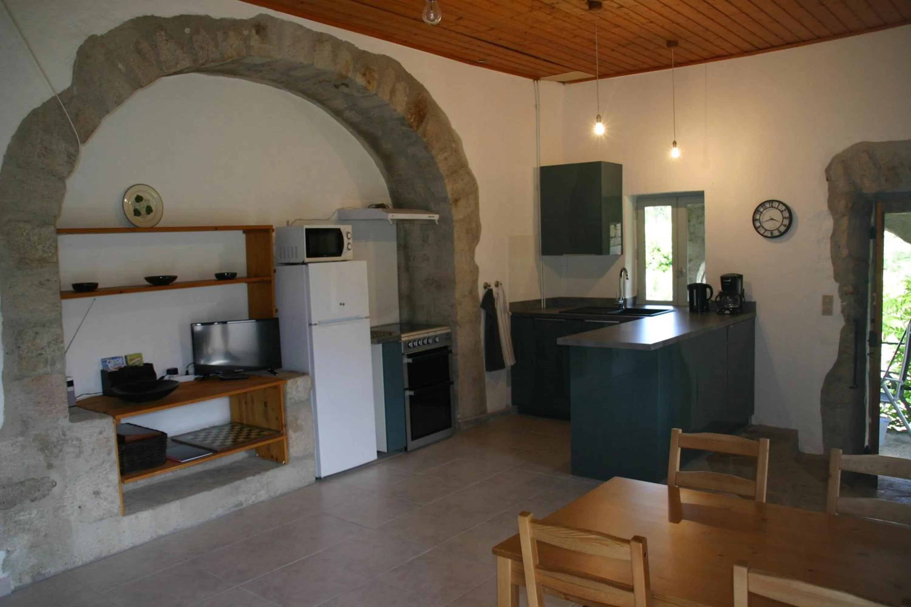 Kitchen or kitchenette in Mas de la Giralde - Gites