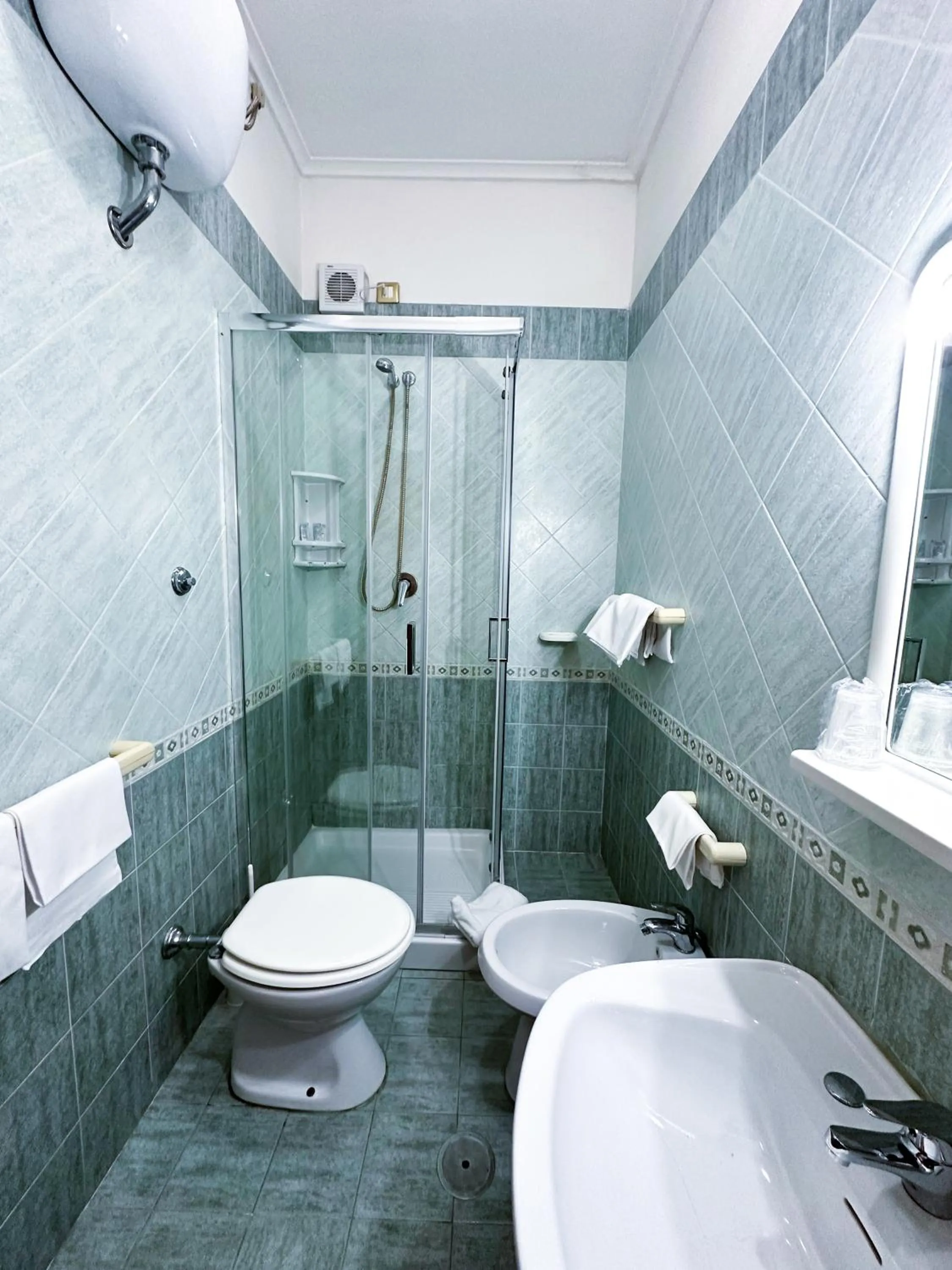 Shower in Hotel Europa