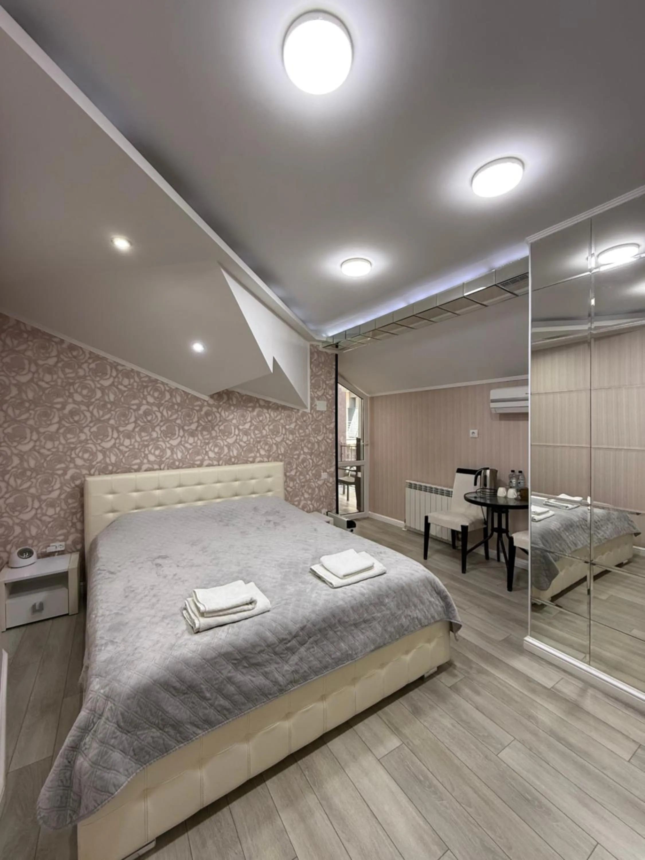 Photo of the whole room, Bed in Hotel Kalyan & Spa