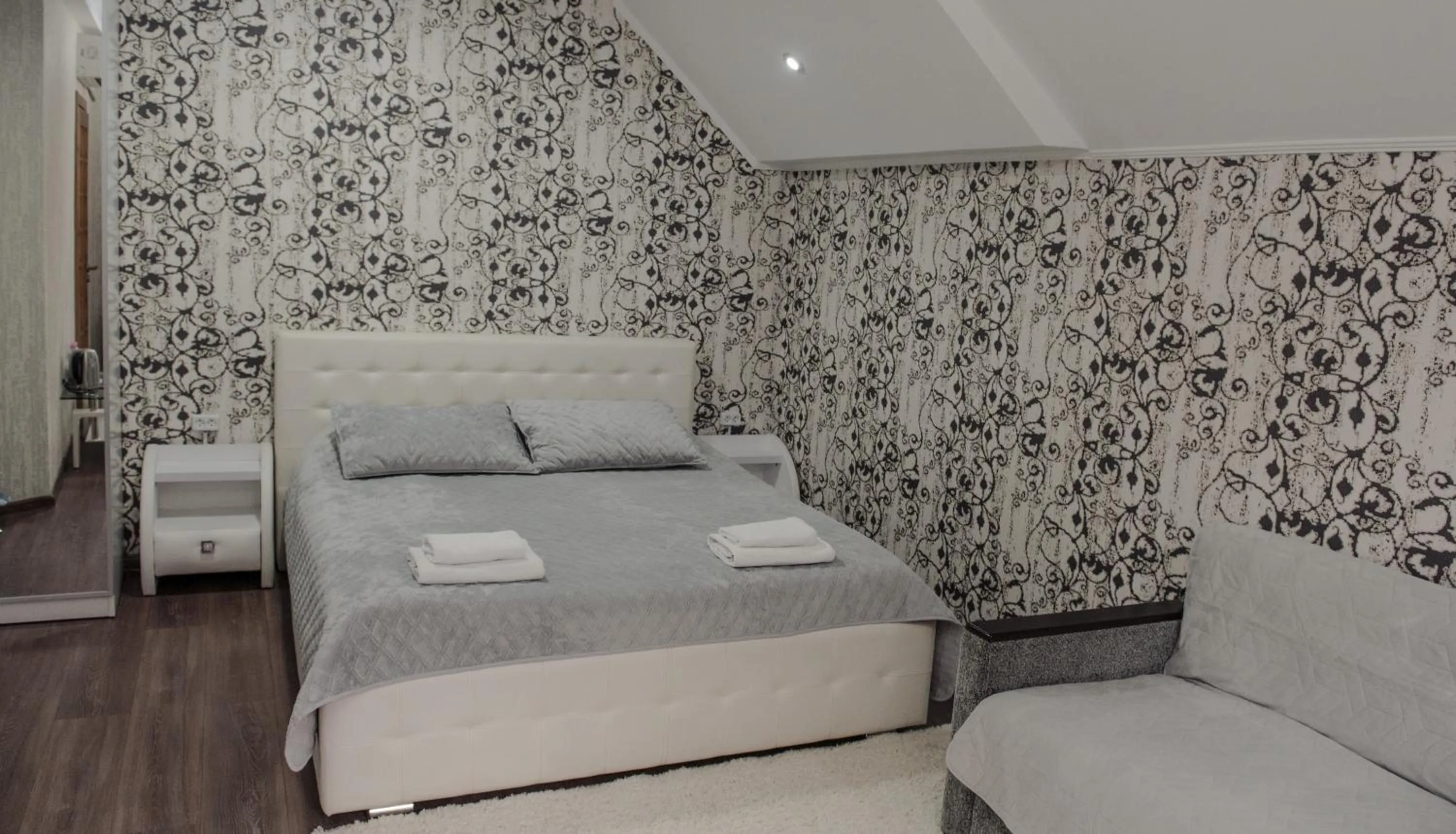 One-Bedroom Apartment with Spa Bath in Hotel Kalyan & Spa