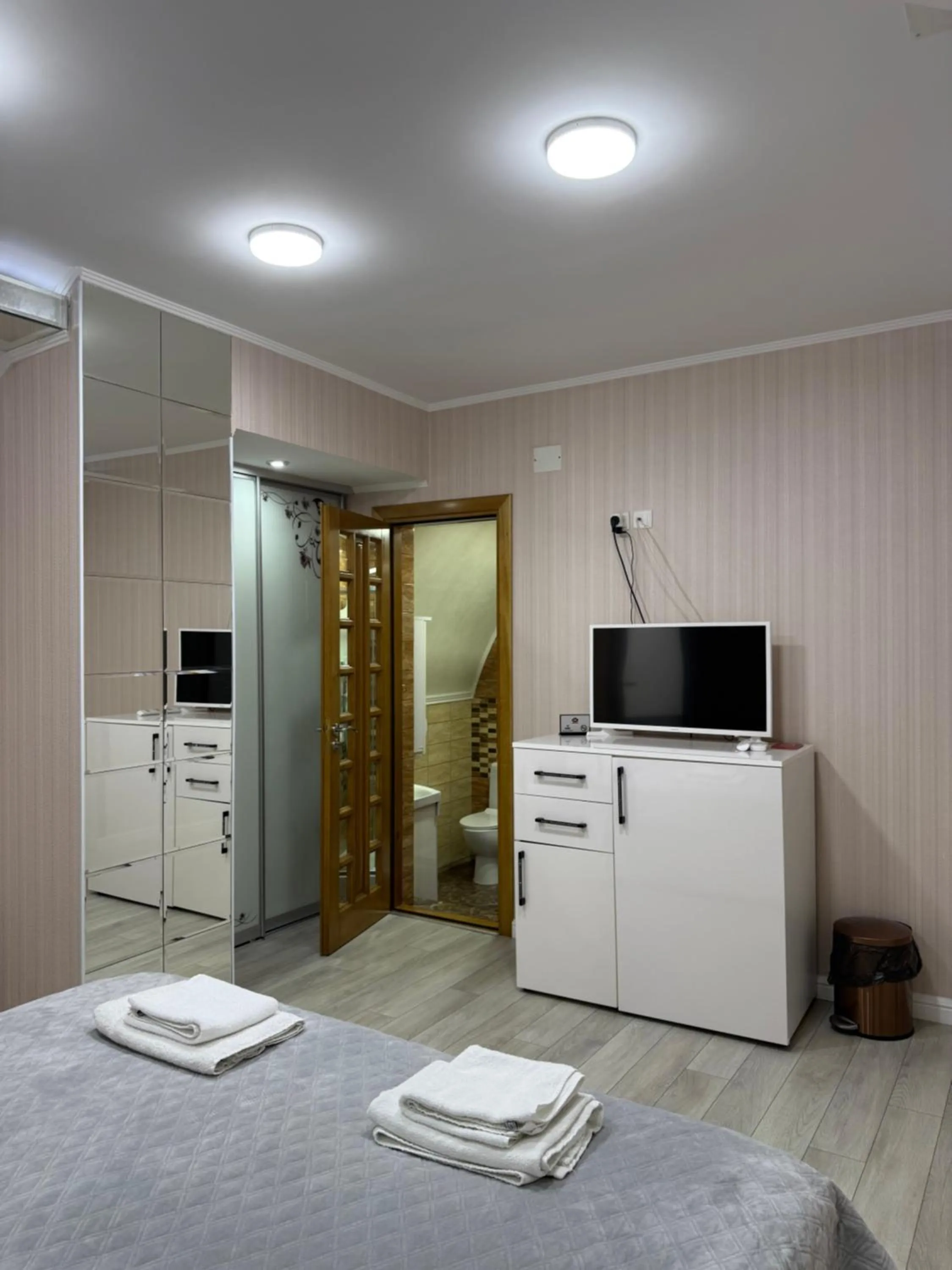 TV and multimedia, Bed in Hotel Kalyan & Spa