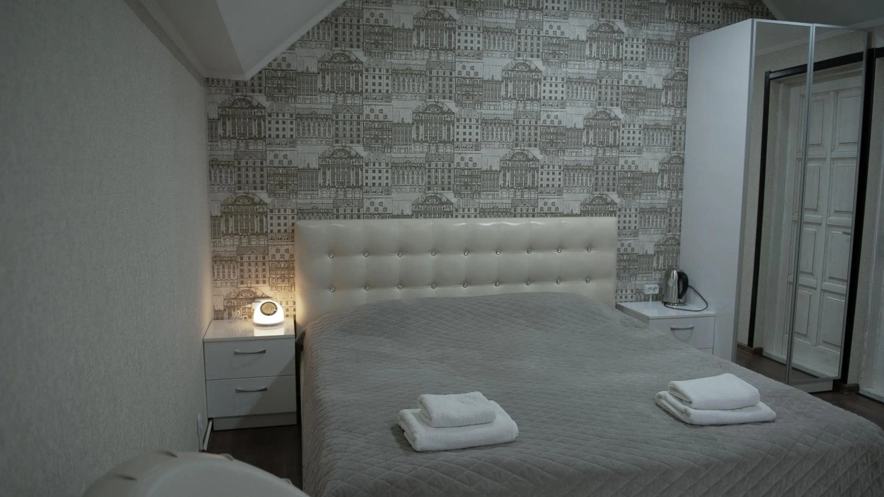 Bed in Hotel Kalyan & Spa