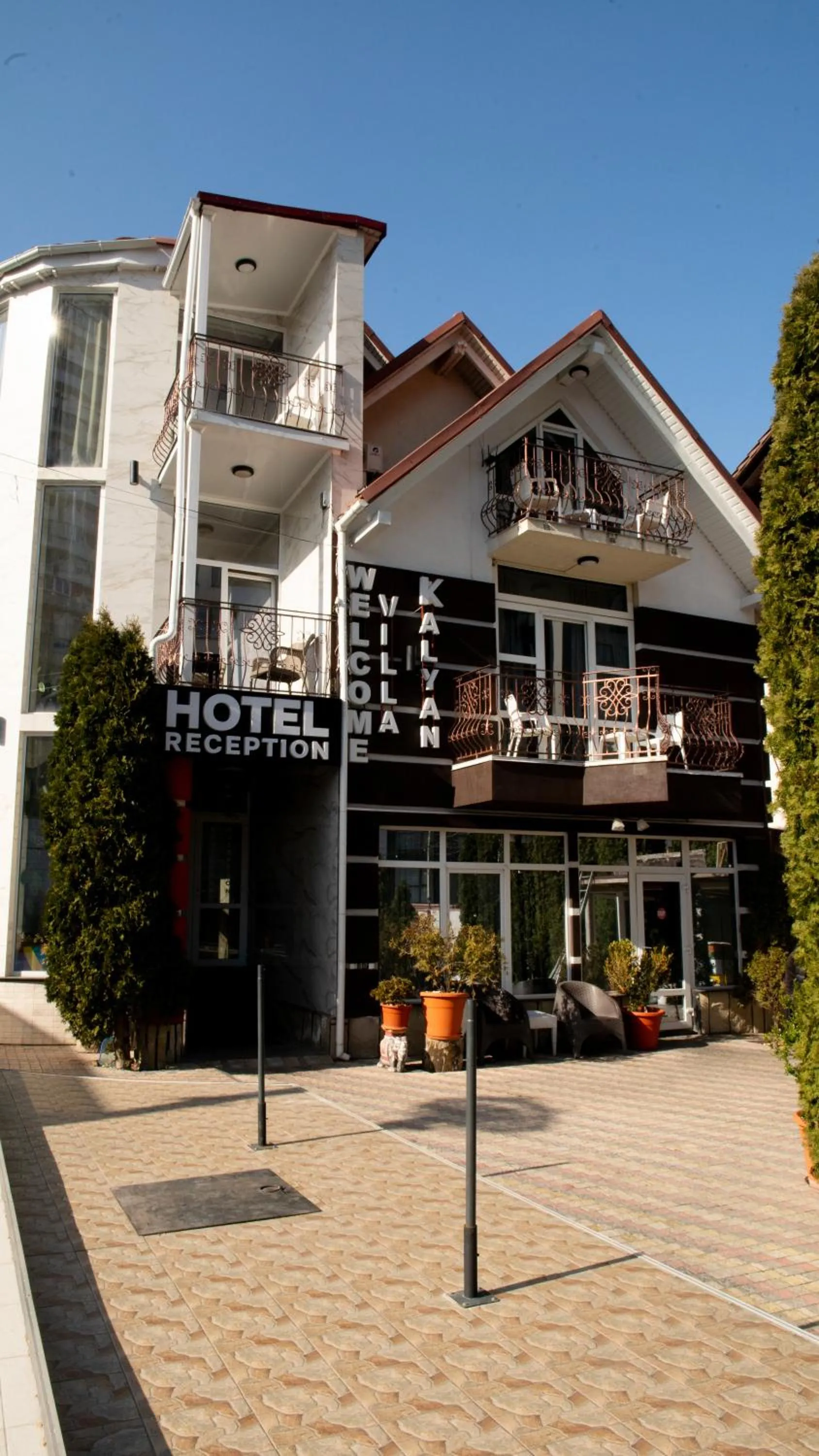 Property building in Hotel Kalyan & Spa