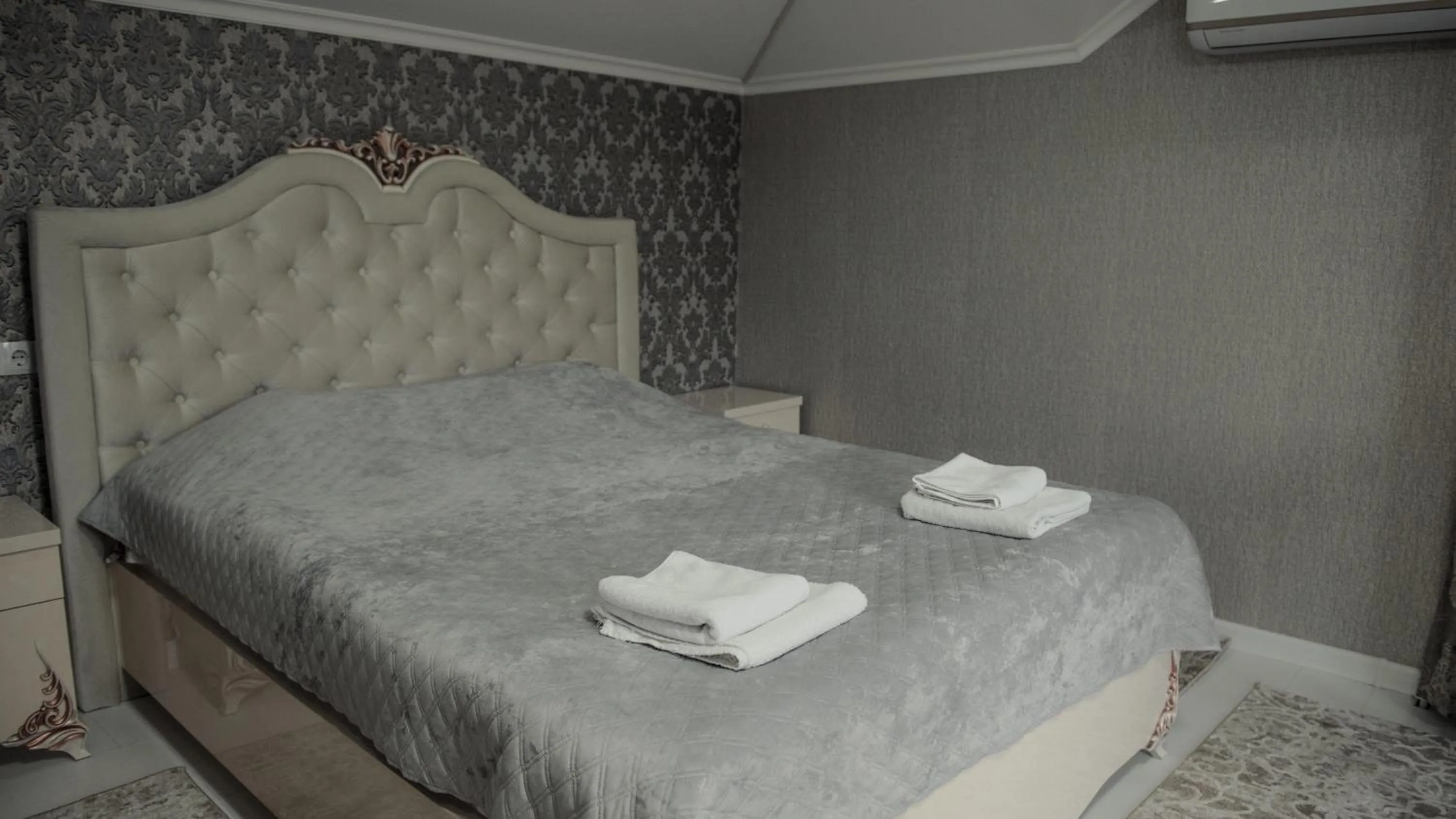 Triple Room with Bath in Hotel Kalyan & Spa