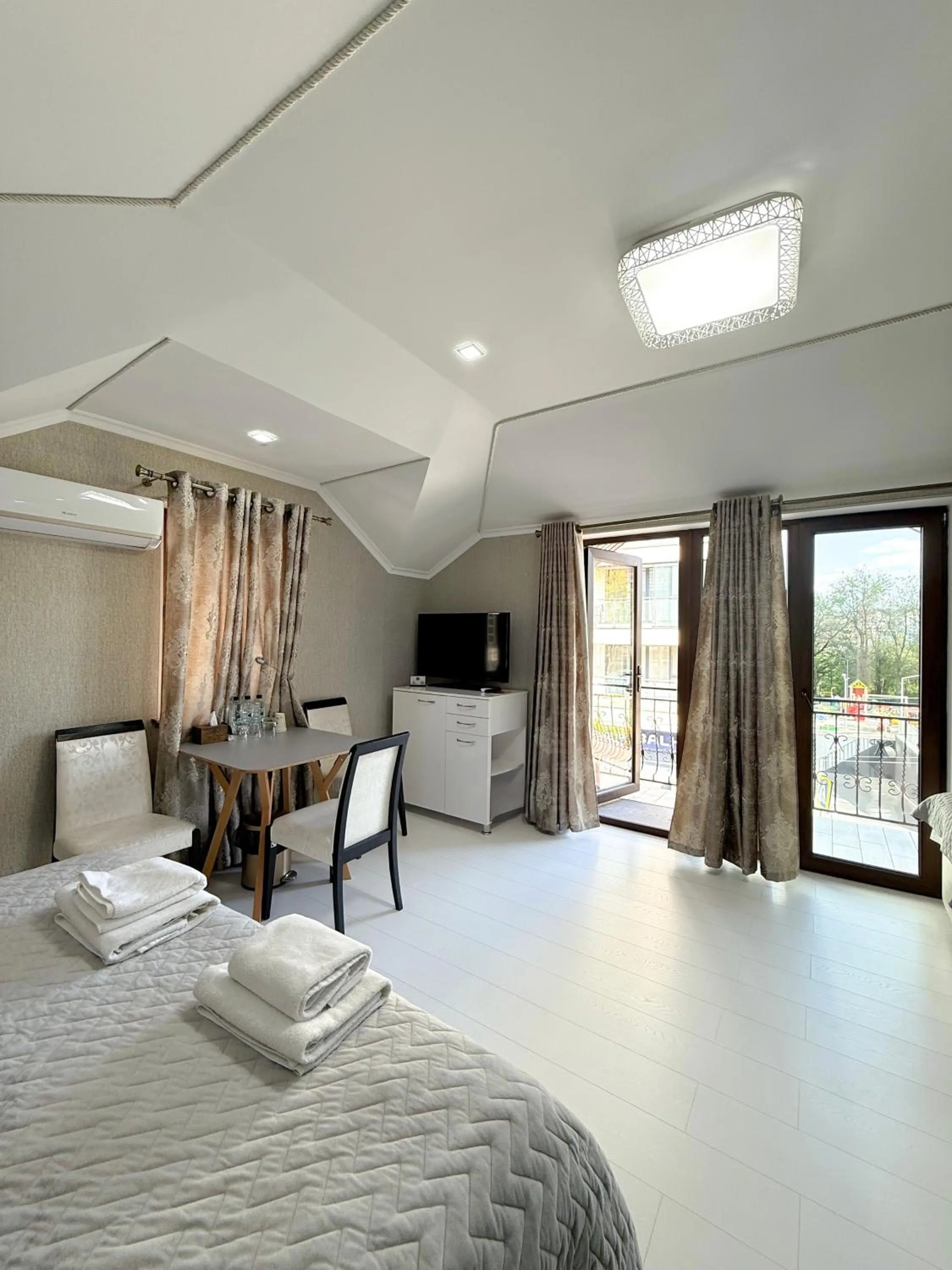 Photo of the whole room, Bed in Hotel Kalyan & Spa