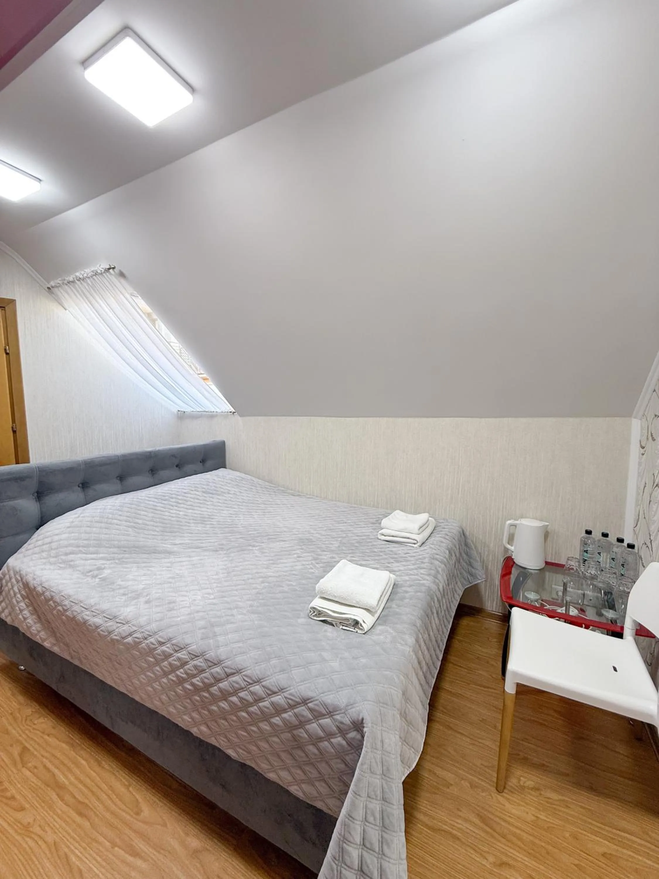 Bed in Hotel Kalyan & Spa