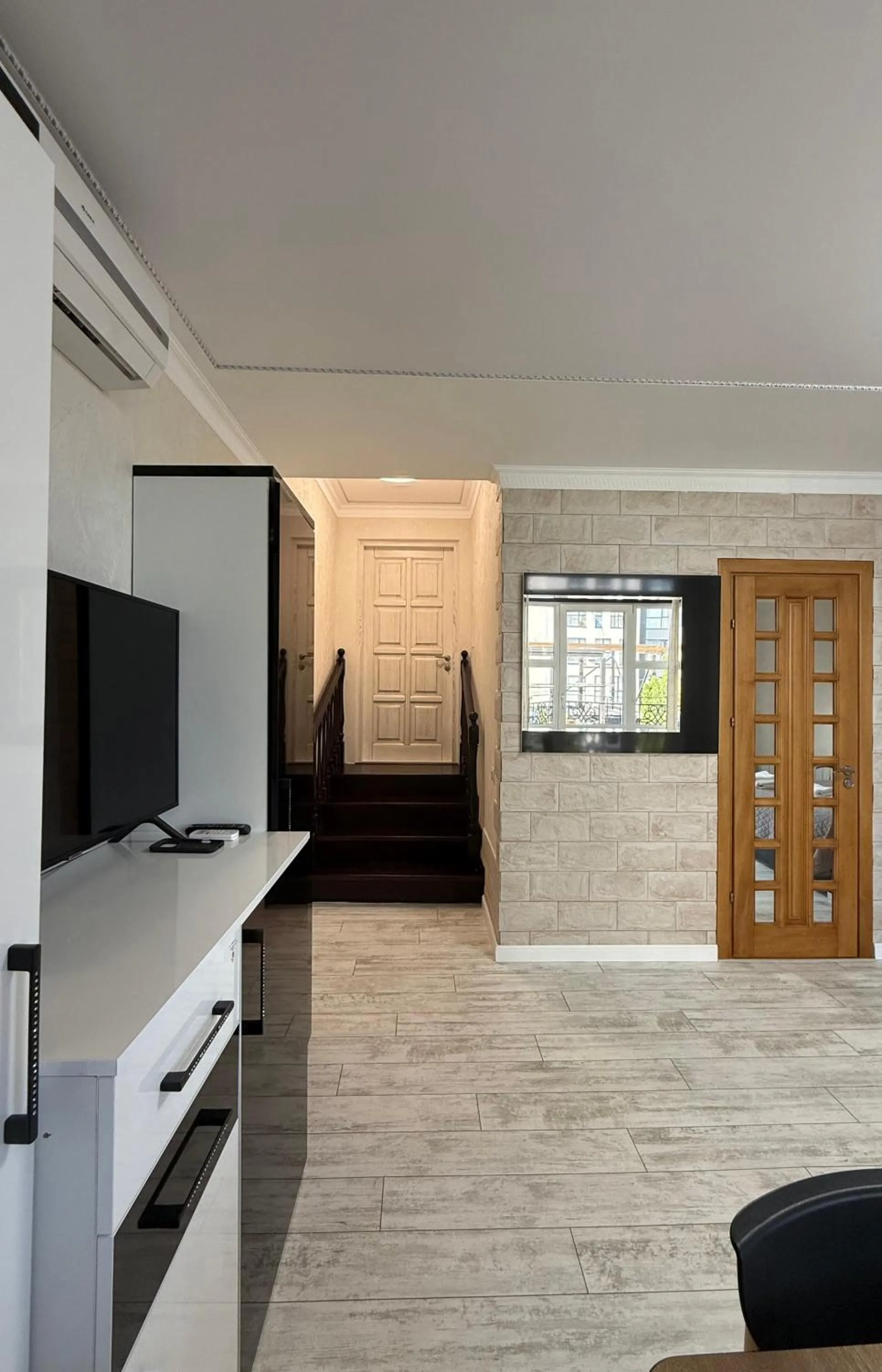 Communal lounge/ TV room in Hotel Kalyan & Spa