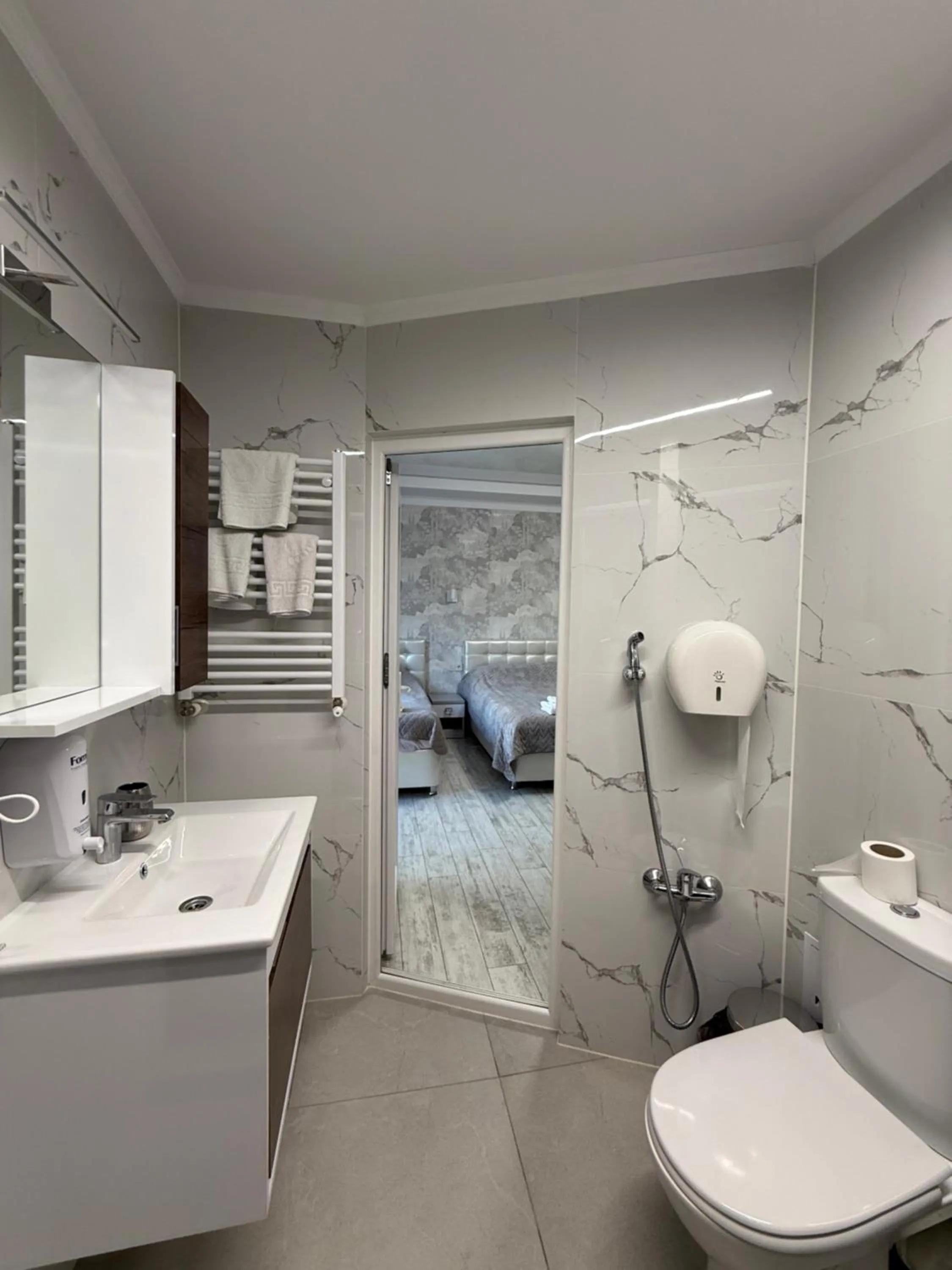 Shower in Hotel Kalyan & Spa