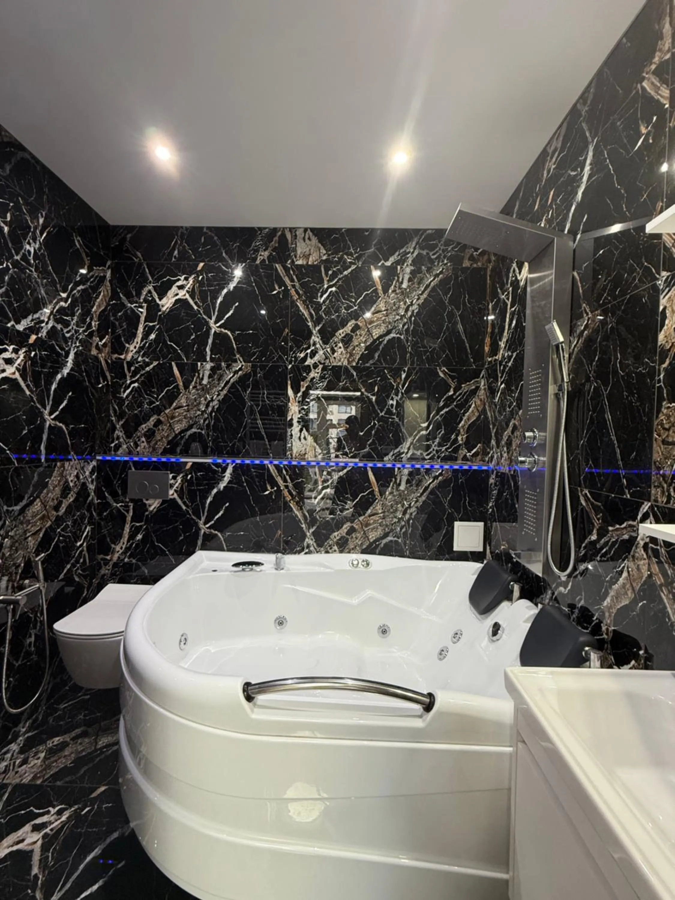 Bathroom in Hotel Kalyan & Spa