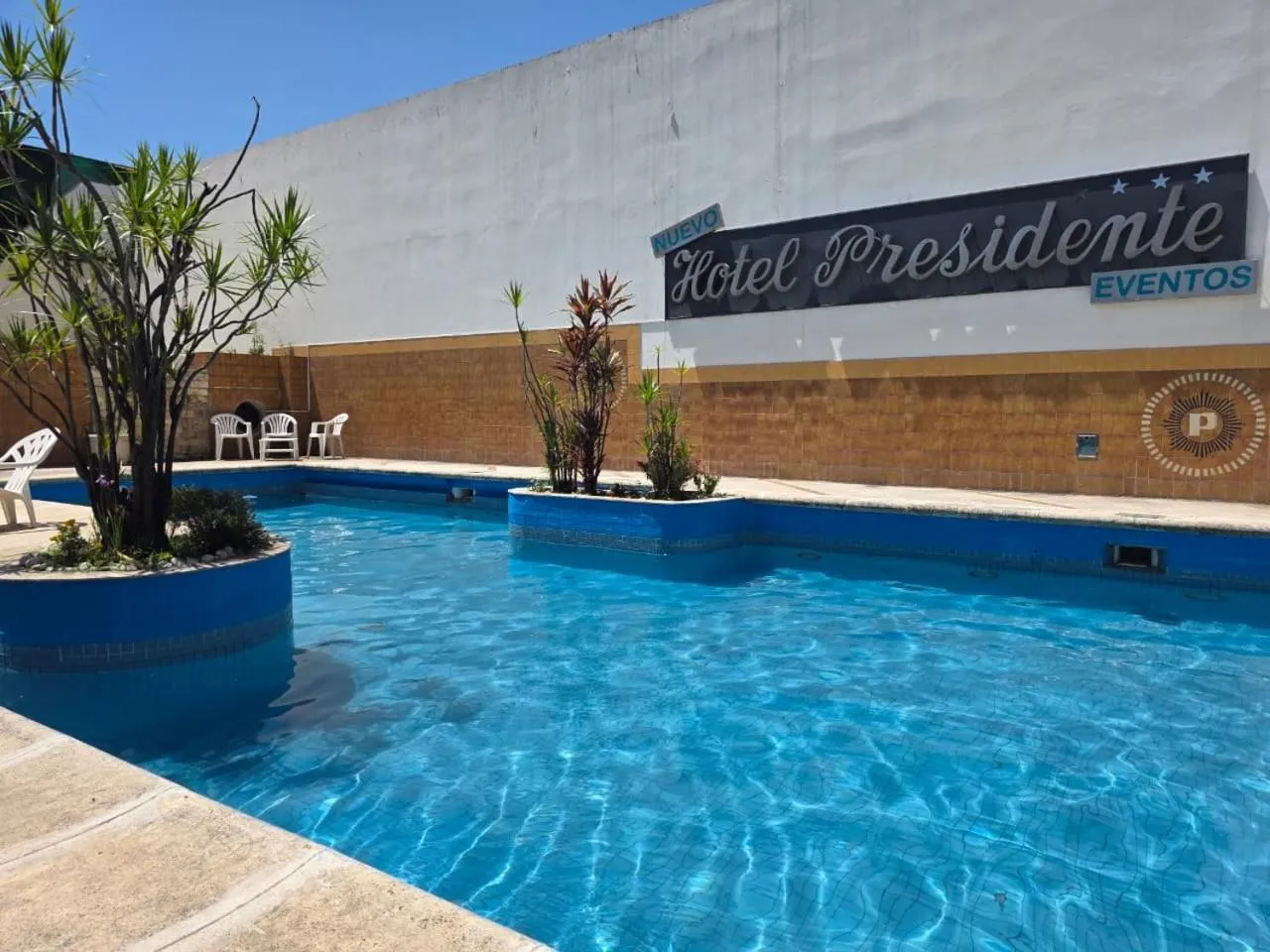 Swimming pool in Hotel Presidente