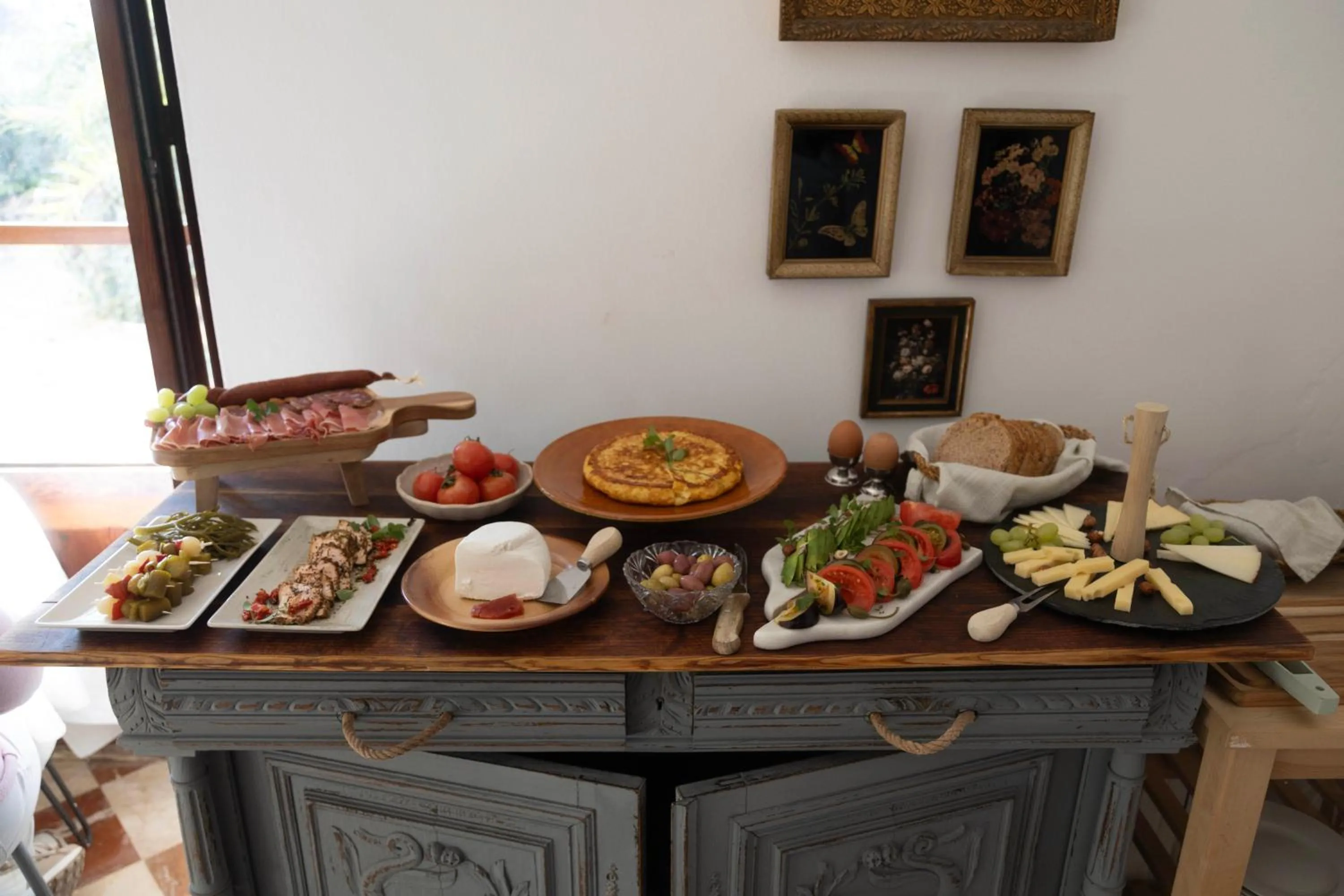 Food and drinks in Casa Mona Turismo de Interior