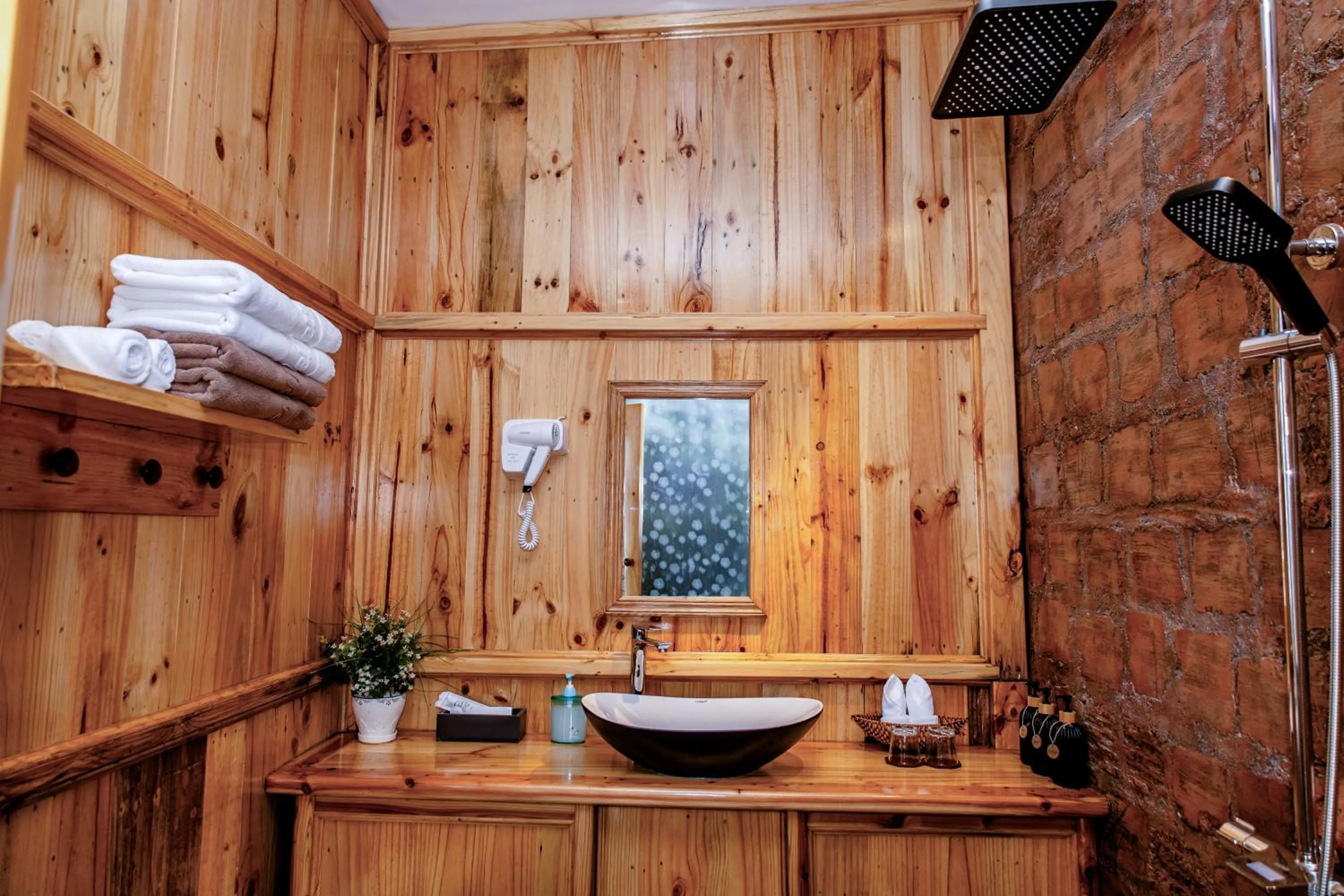 Shower in Green Oasis Nha Trang Resort