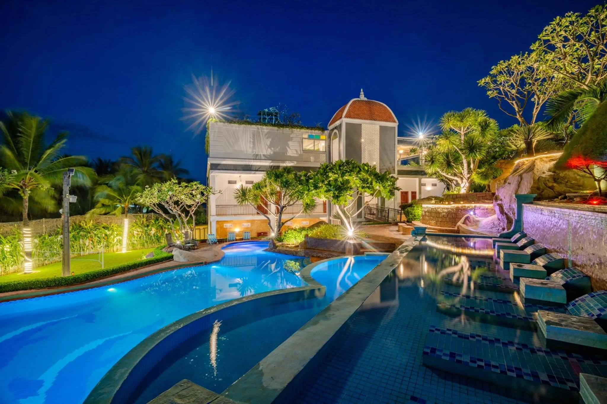 Swimming pool in Green Oasis Nha Trang Resort