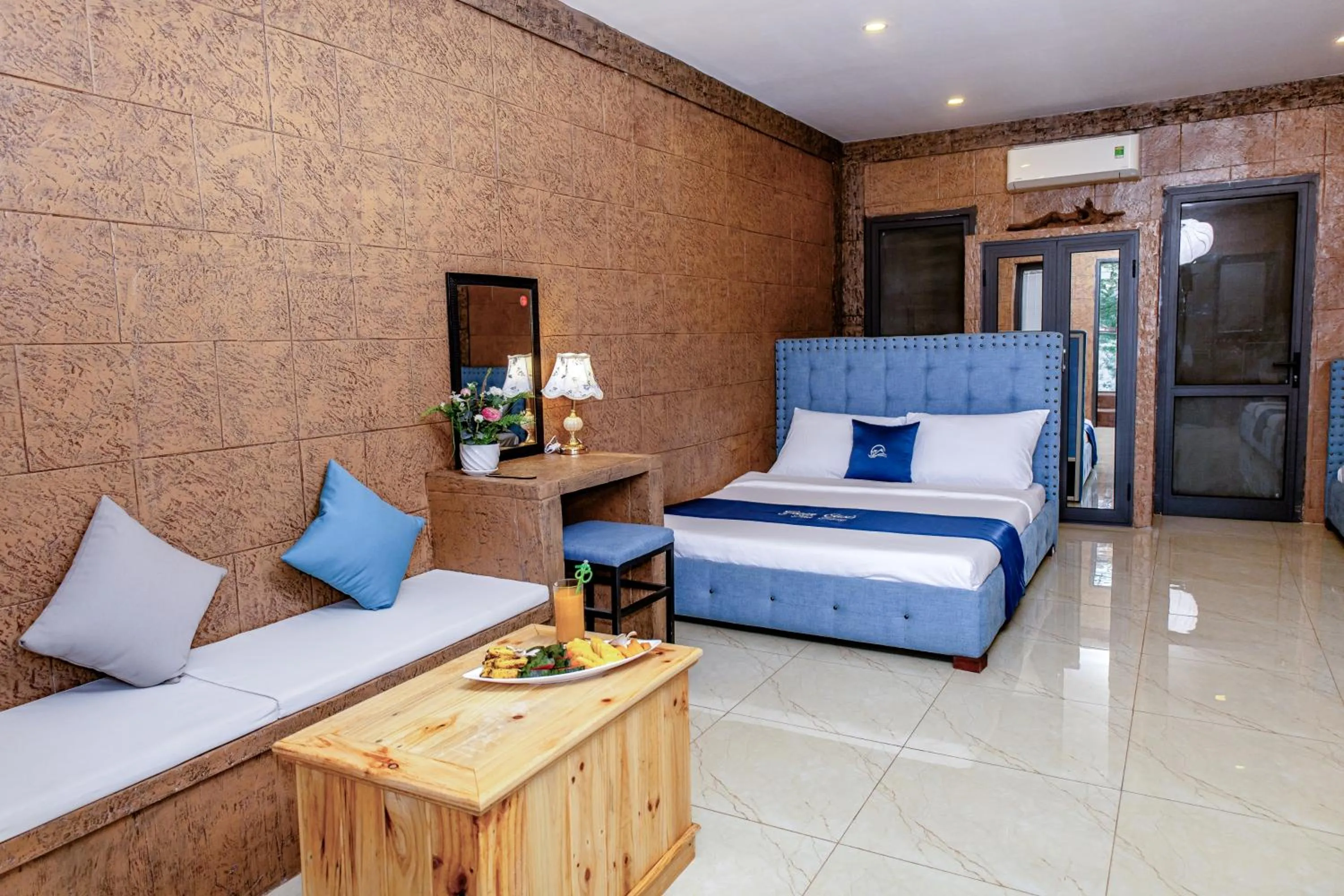 Shower, Bed in Green Oasis Nha Trang Resort