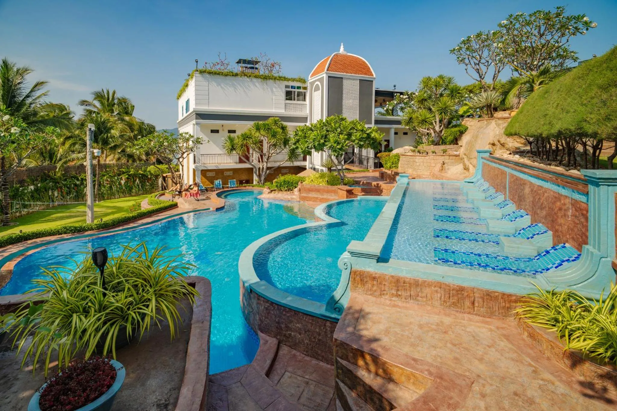 Swimming pool in Green Oasis Nha Trang Resort