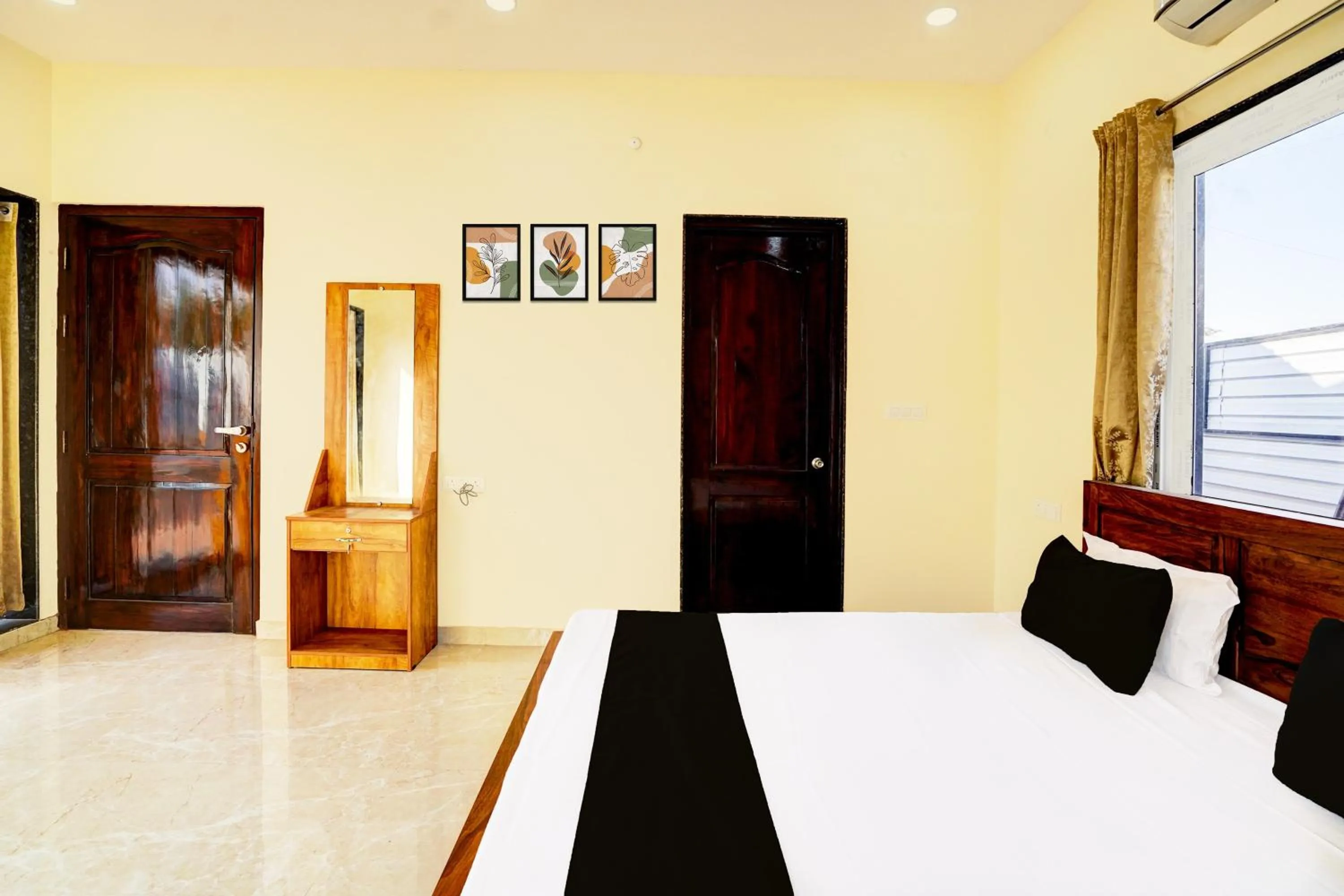 Bedroom, Bed in Hotel O Godavari Lawn
