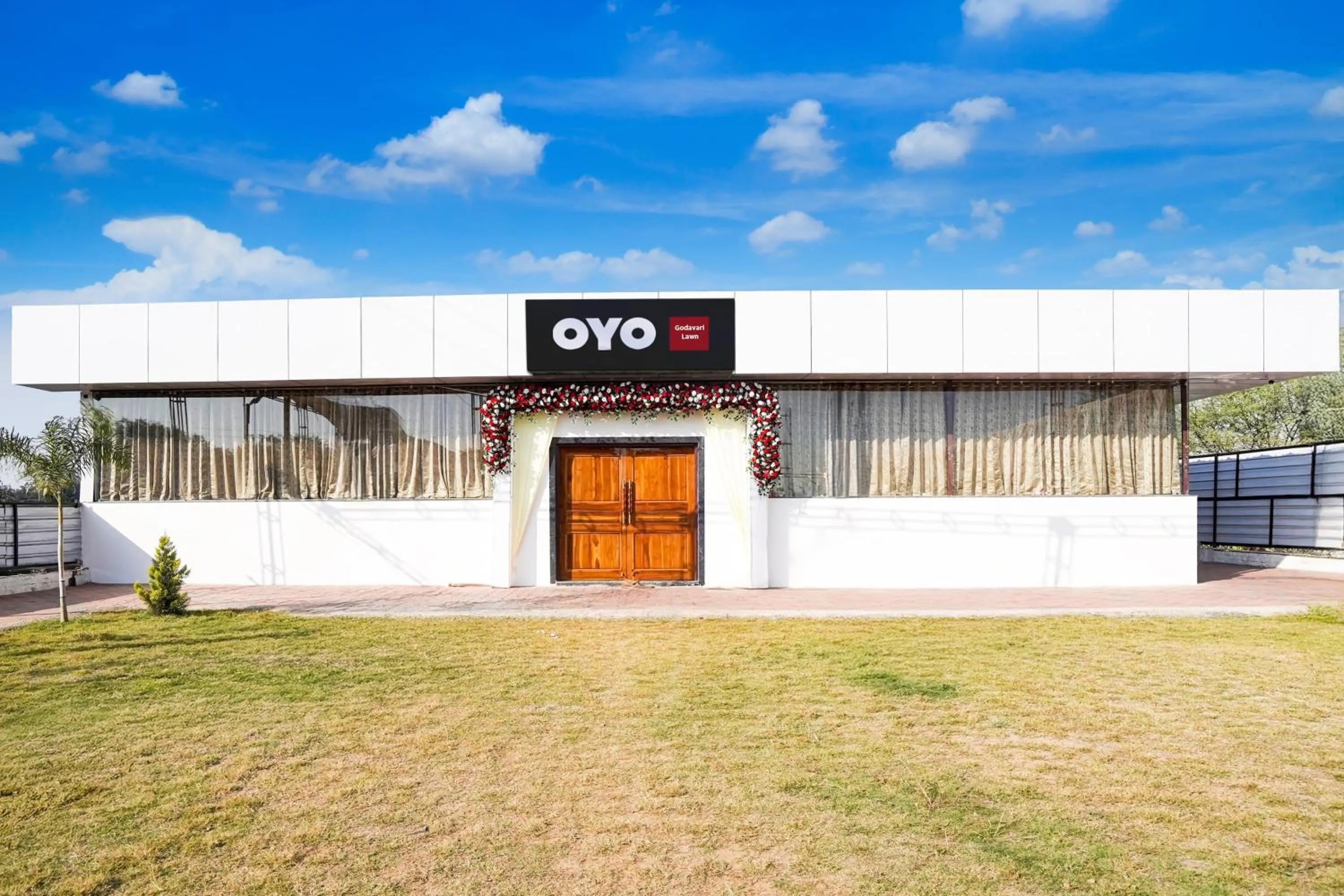 Facade/entrance in Hotel O Godavari Lawn