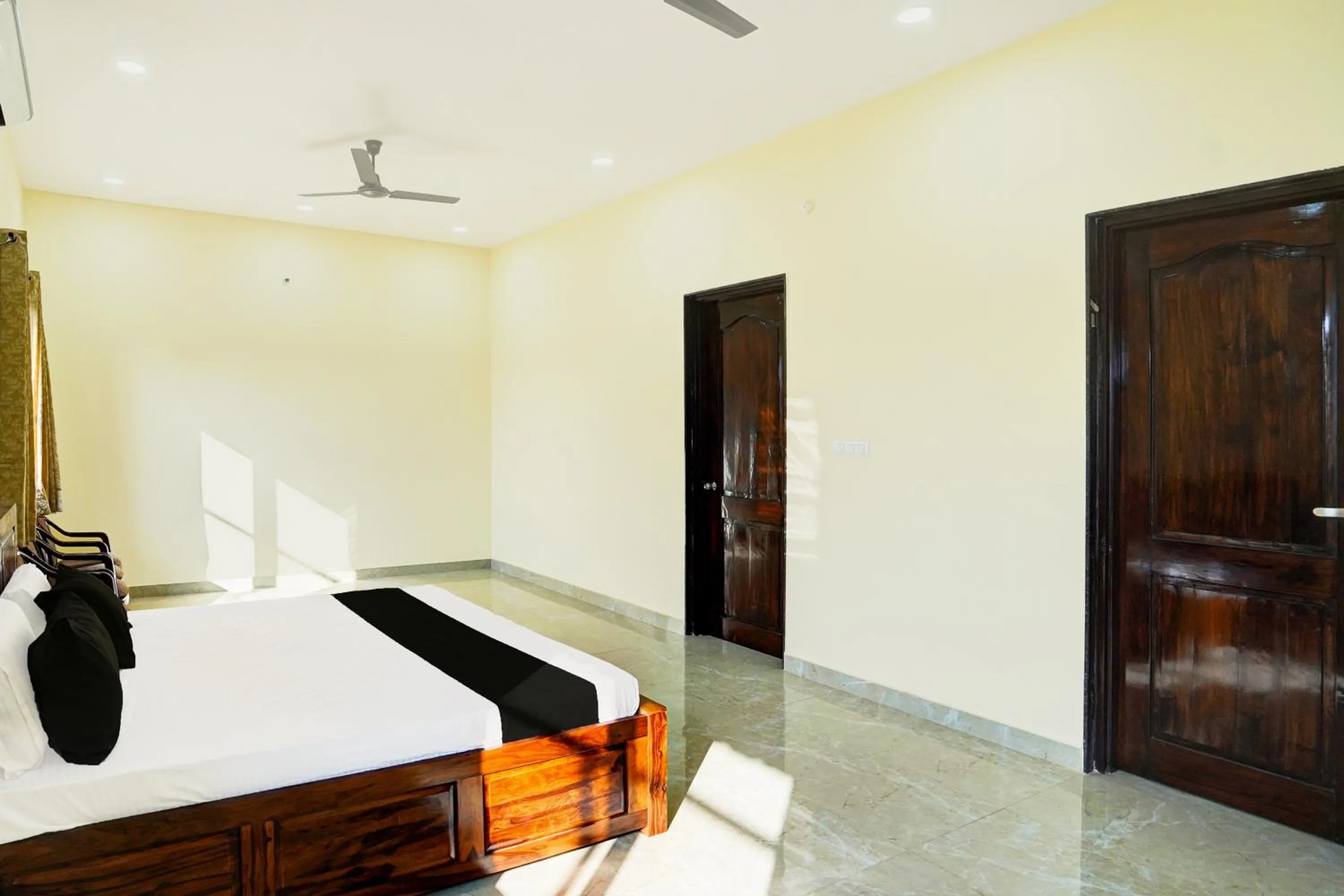 Lobby or reception, Bed in Hotel O Godavari Lawn