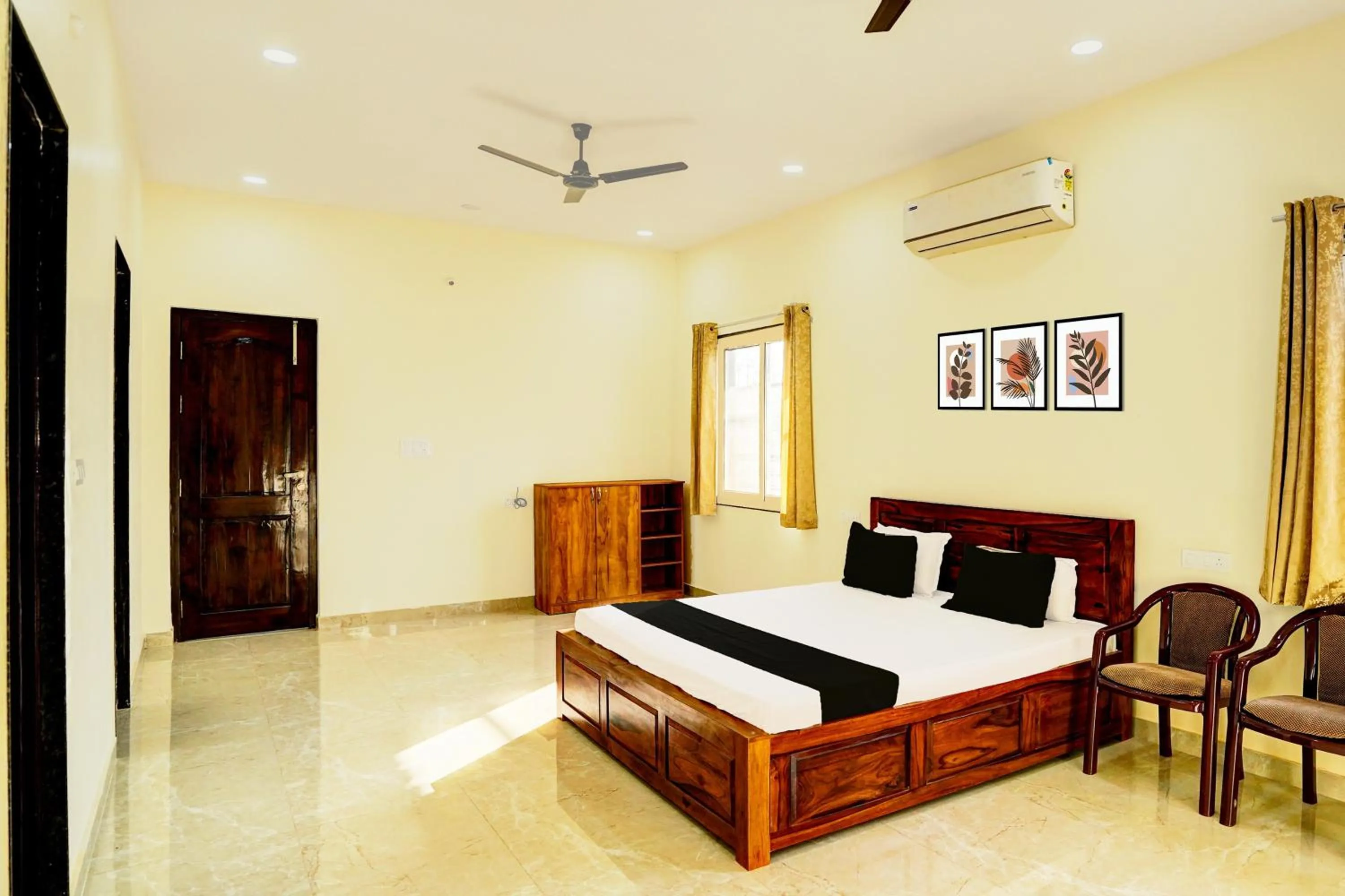 Bedroom, Bed in Hotel O Godavari Lawn