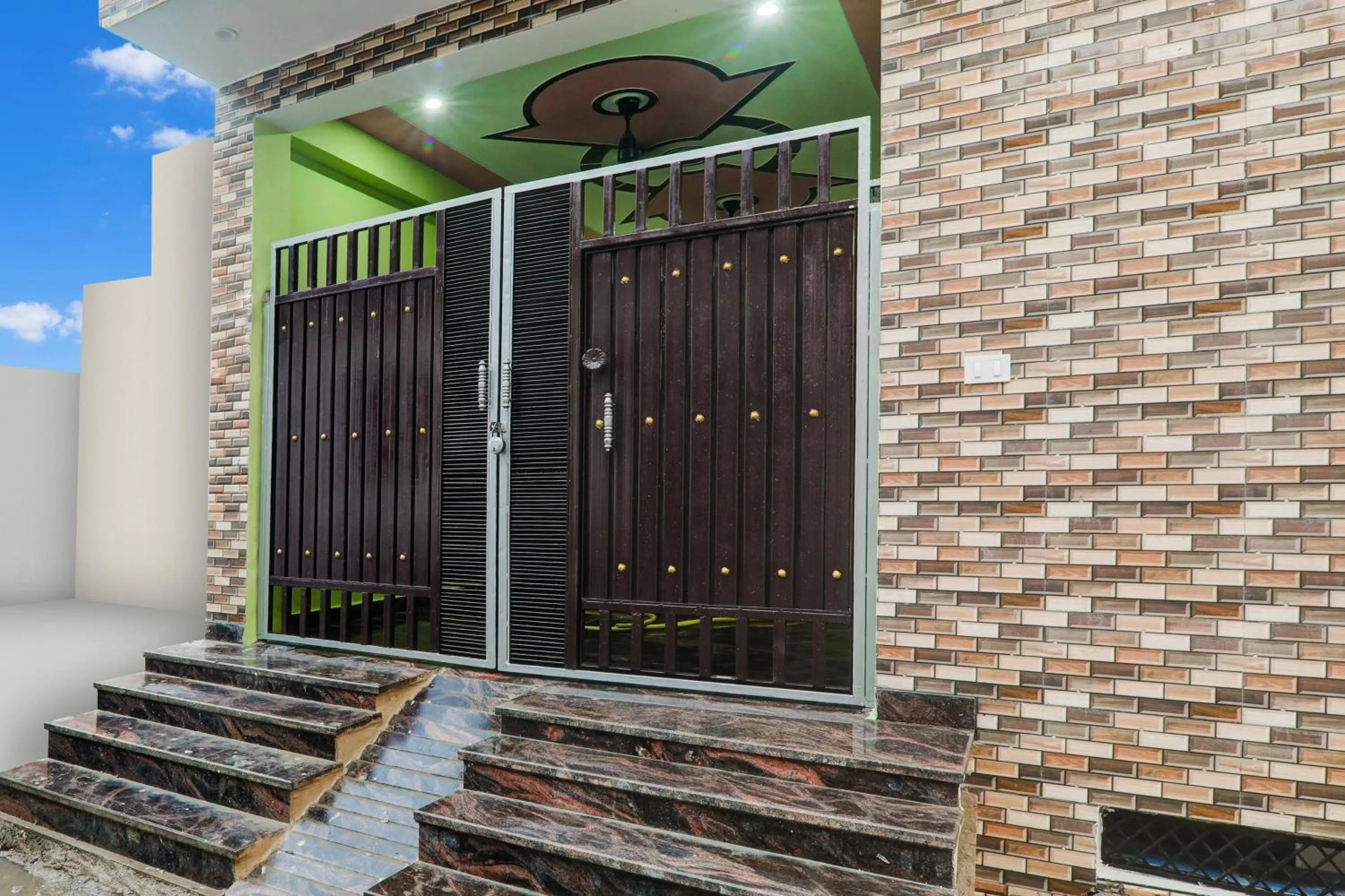 Facade/entrance in Hotel O Raj Palace