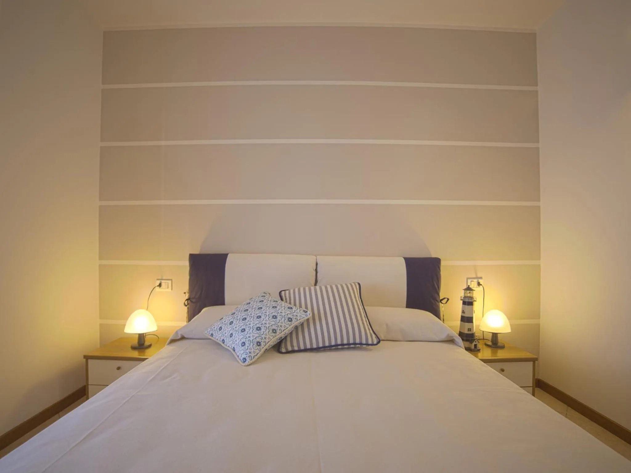 Bedroom, Bed in BellaSirmione Holiday Apartments