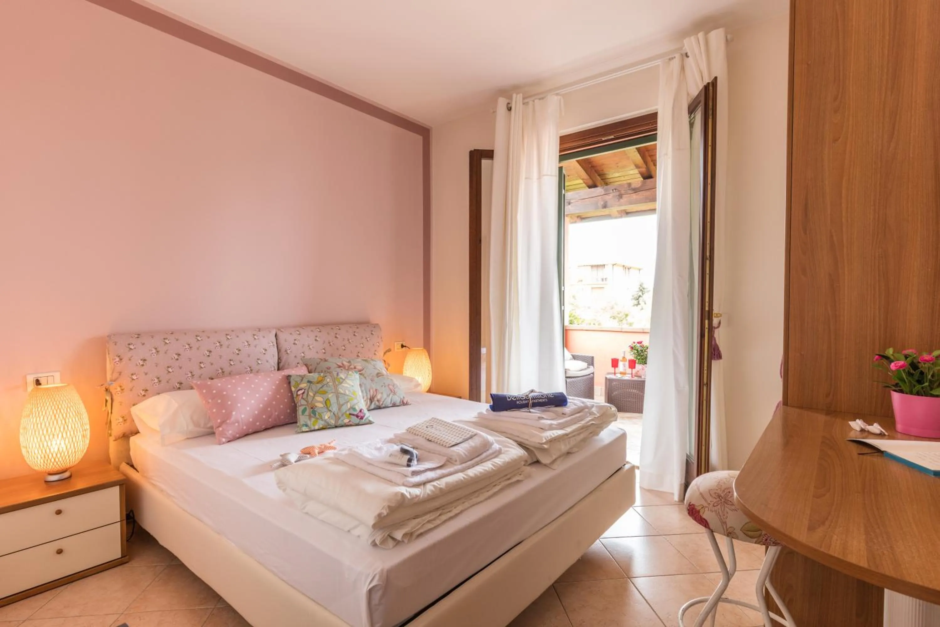 Bedroom, Bed in BellaSirmione Holiday Apartments