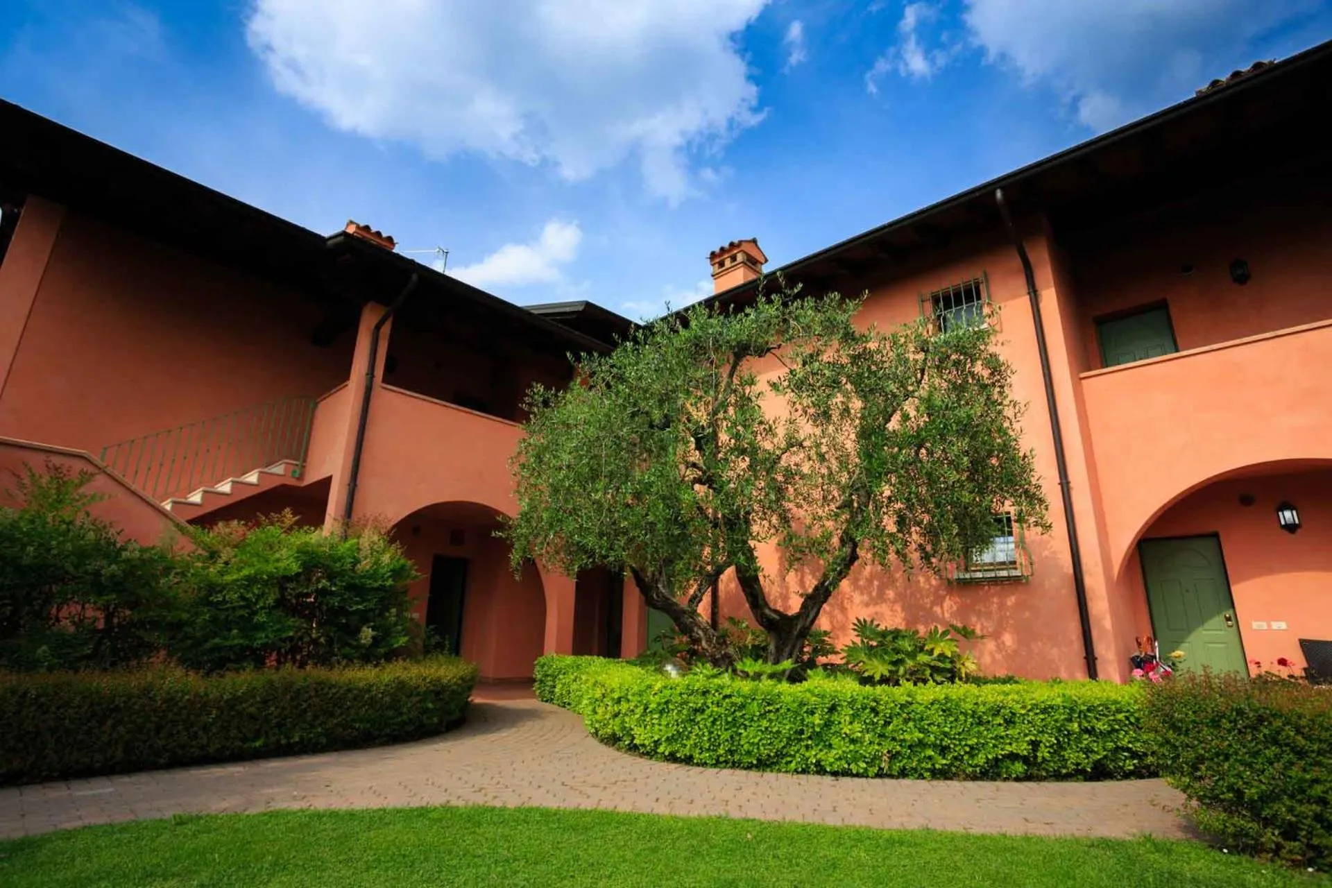 Property building in BellaSirmione Holiday Apartments