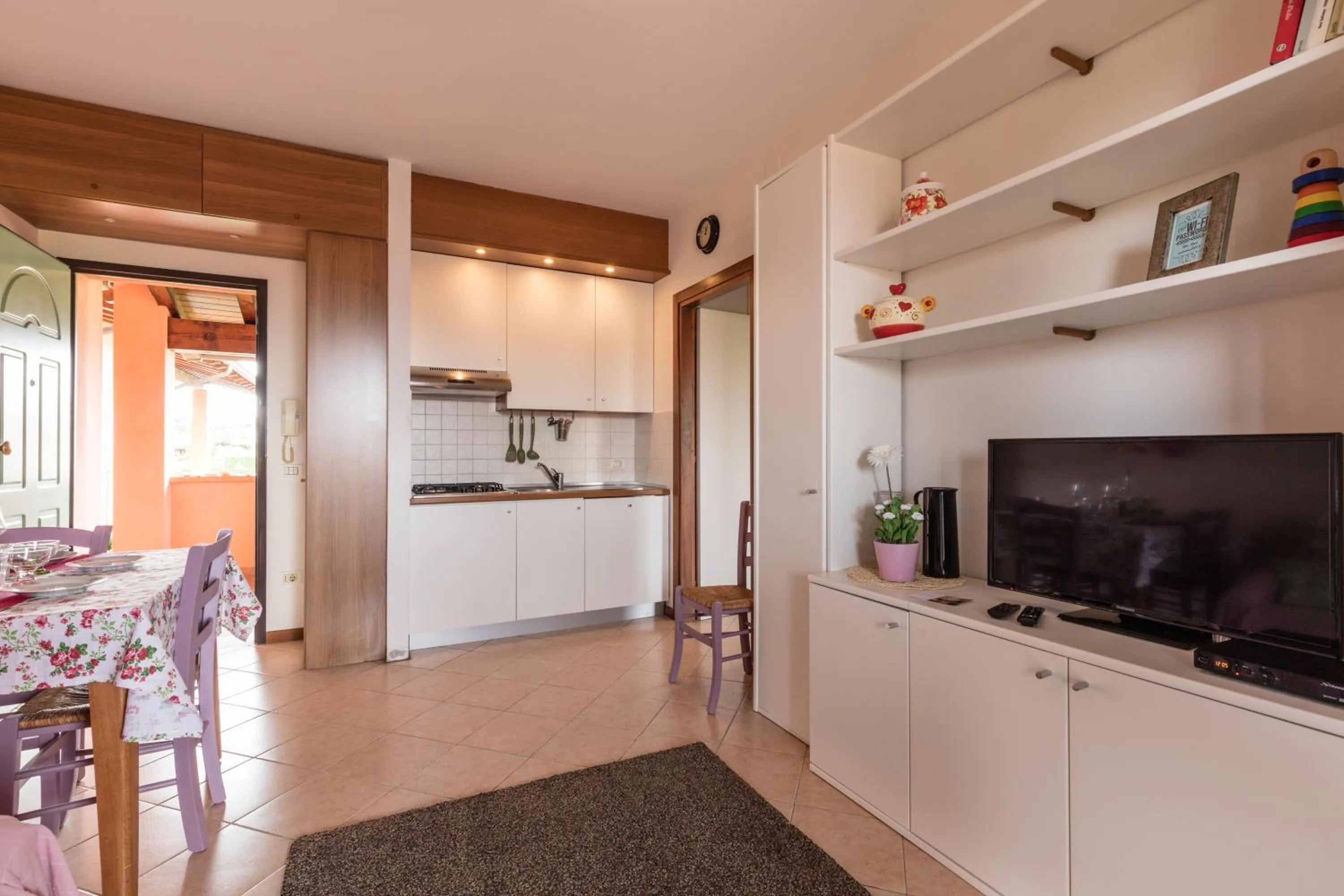 TV and multimedia in BellaSirmione Holiday Apartments