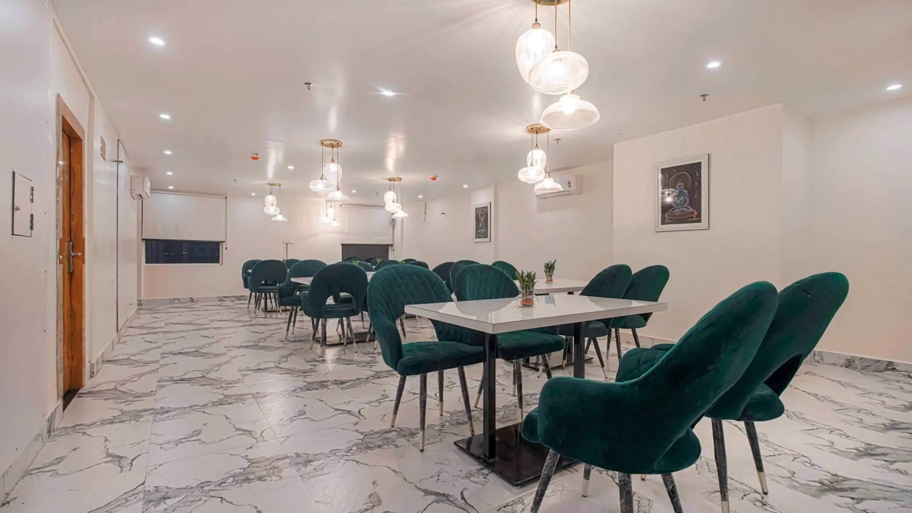 Restaurant/places to eat in Perfectstayz Premium Varanasi