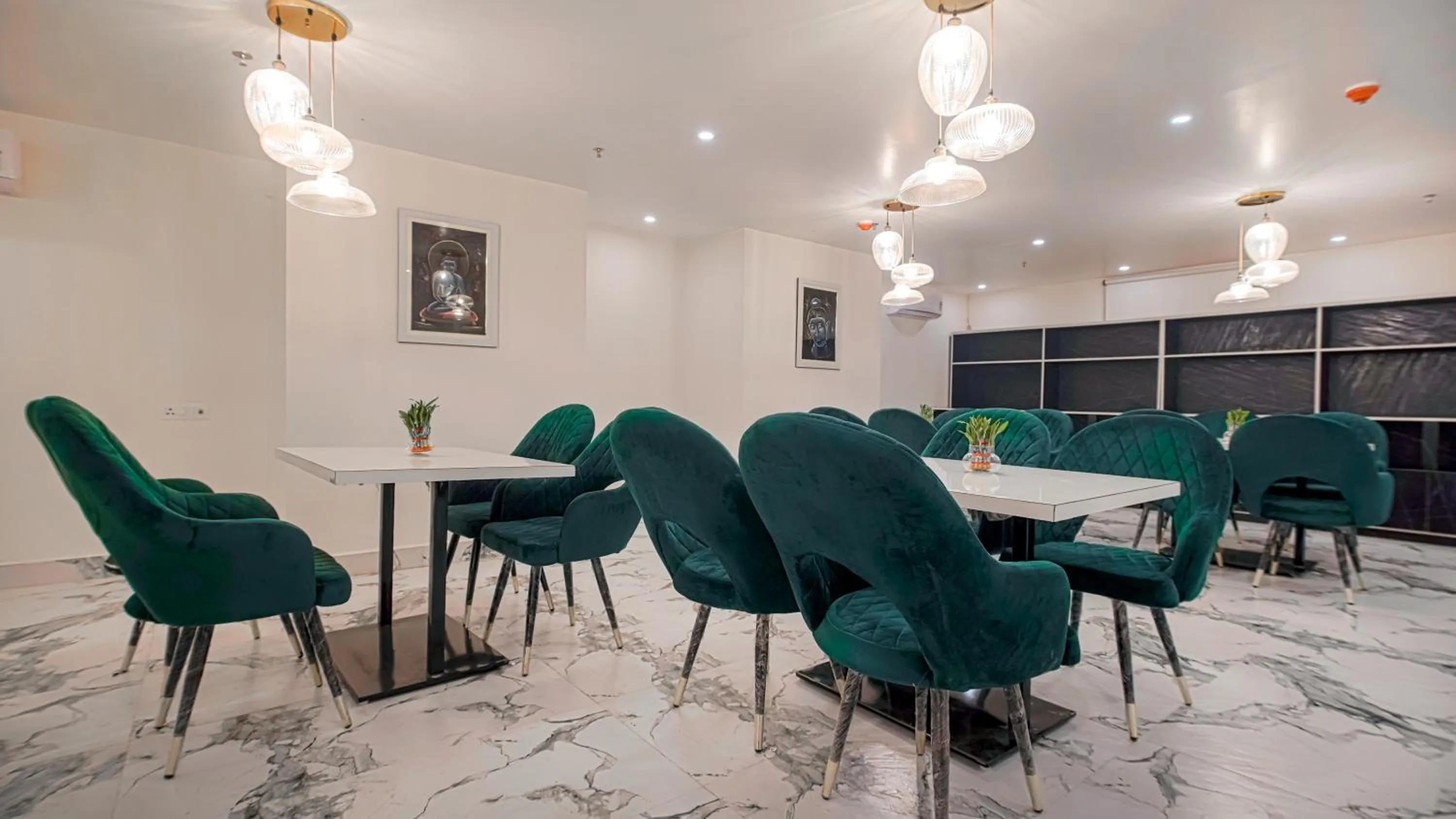 Restaurant/places to eat in Perfectstayz Premium Varanasi