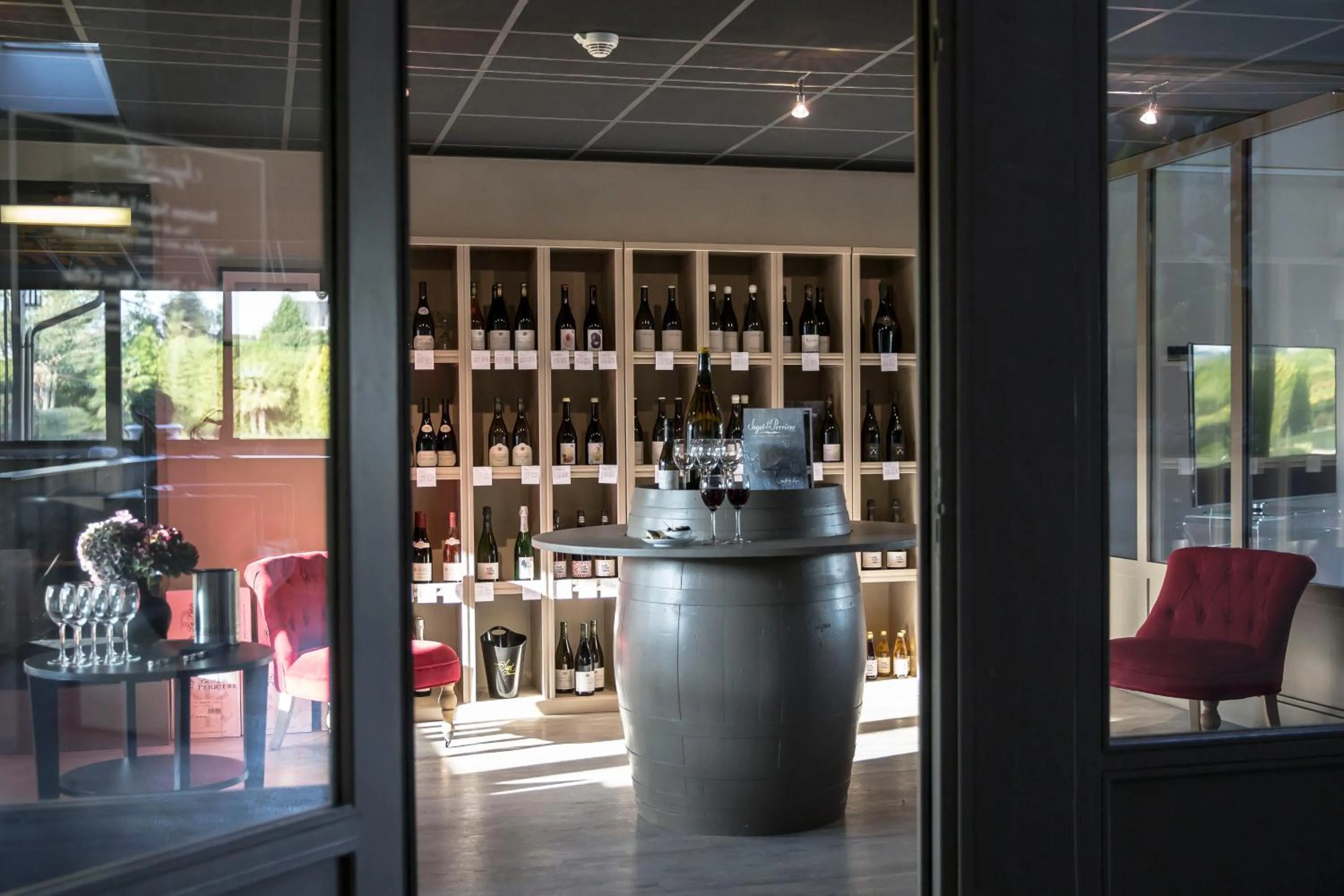 On-site shops in Hotel de L'Abbaye Le Tronchet - Handwritten Collection