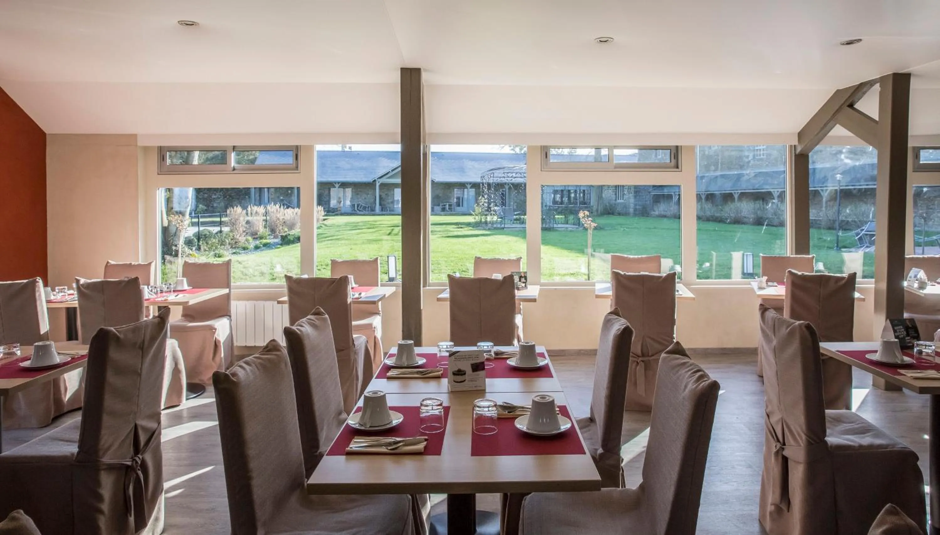 Breakfast in Hotel de L'Abbaye Le Tronchet - Handwritten Collection