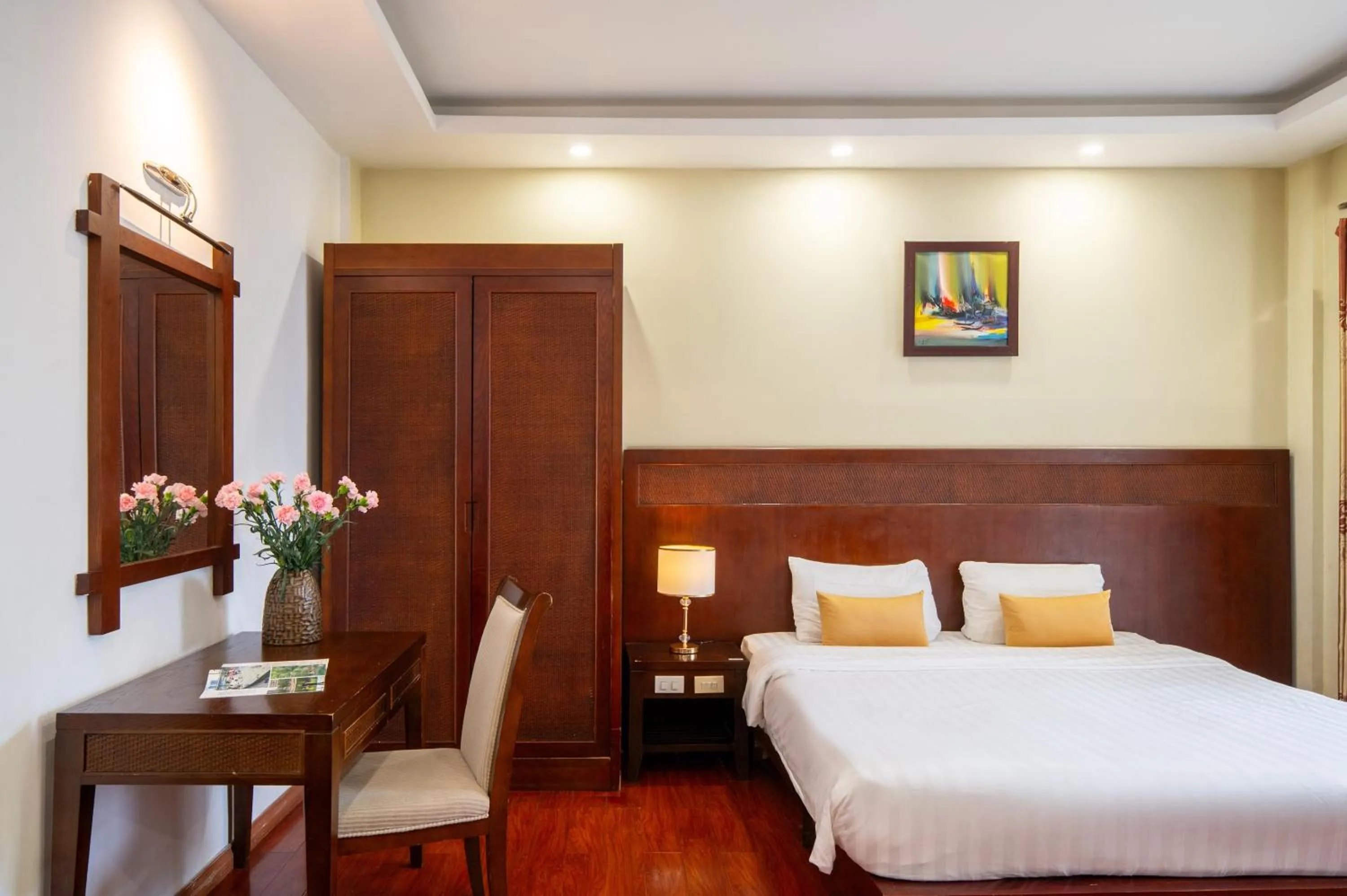 Bed in Shine Hue Hotel 2