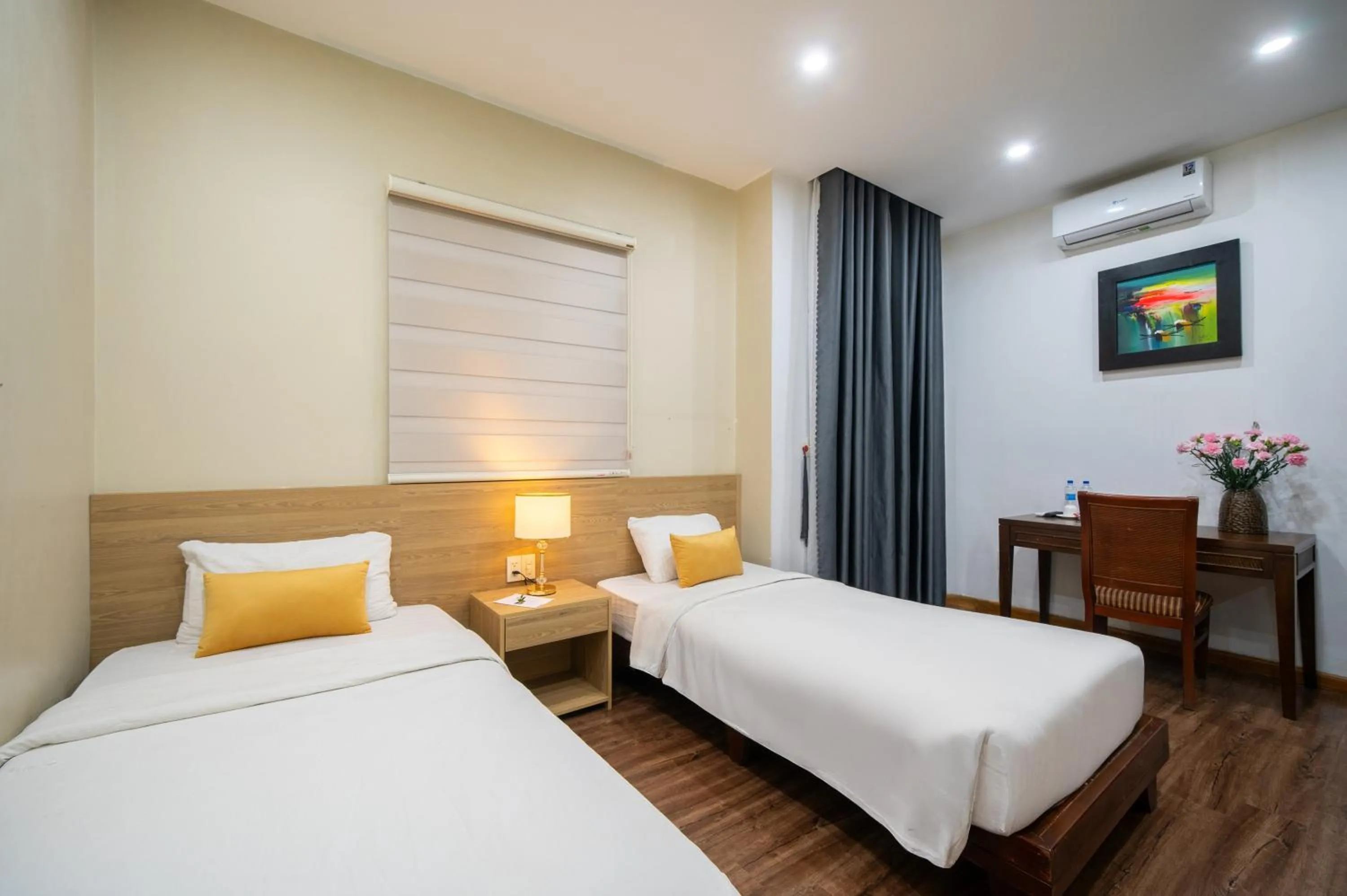 Bed in Shine Hue Hotel 2