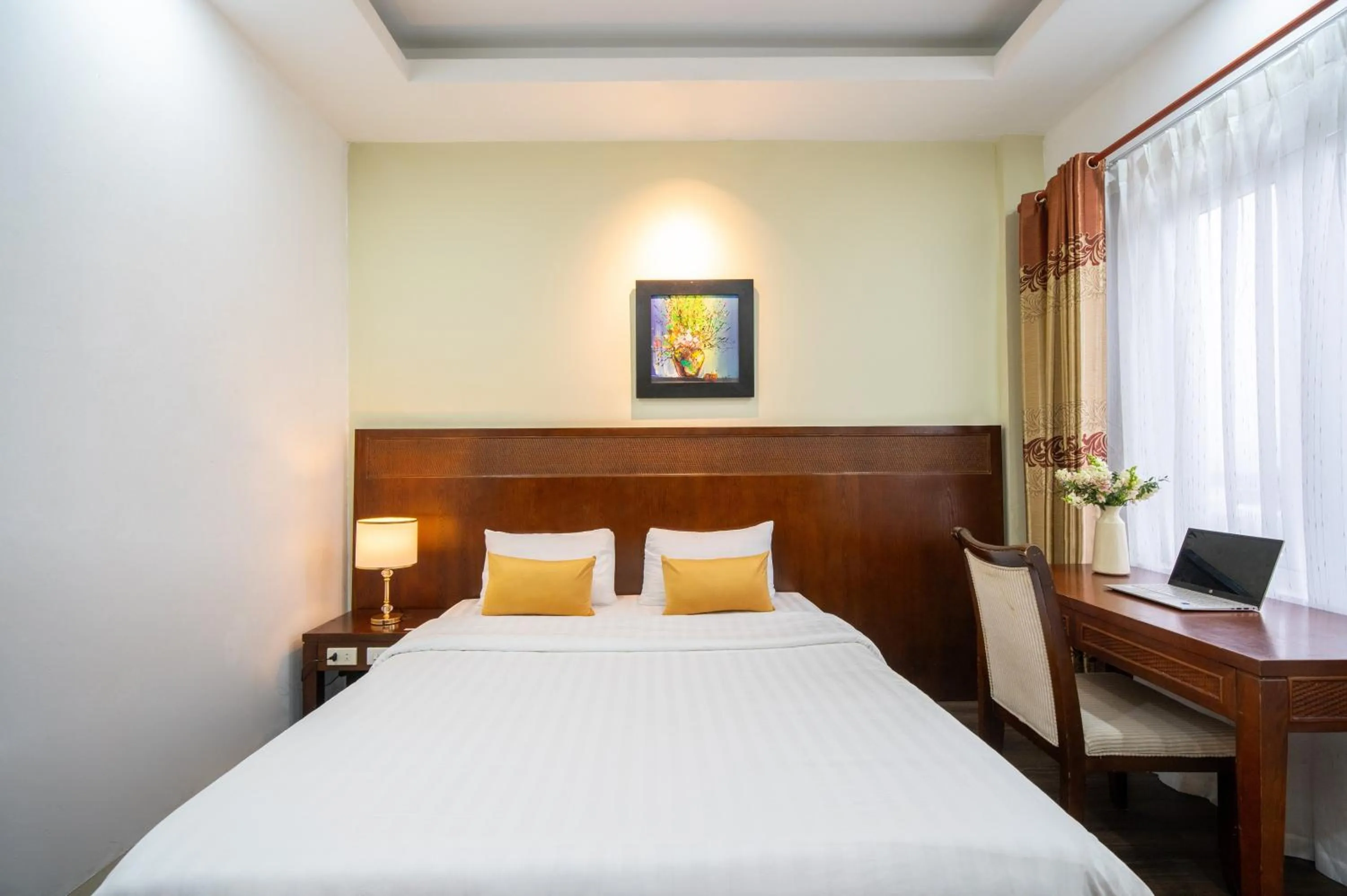 Bed in Shine Hue Hotel 2