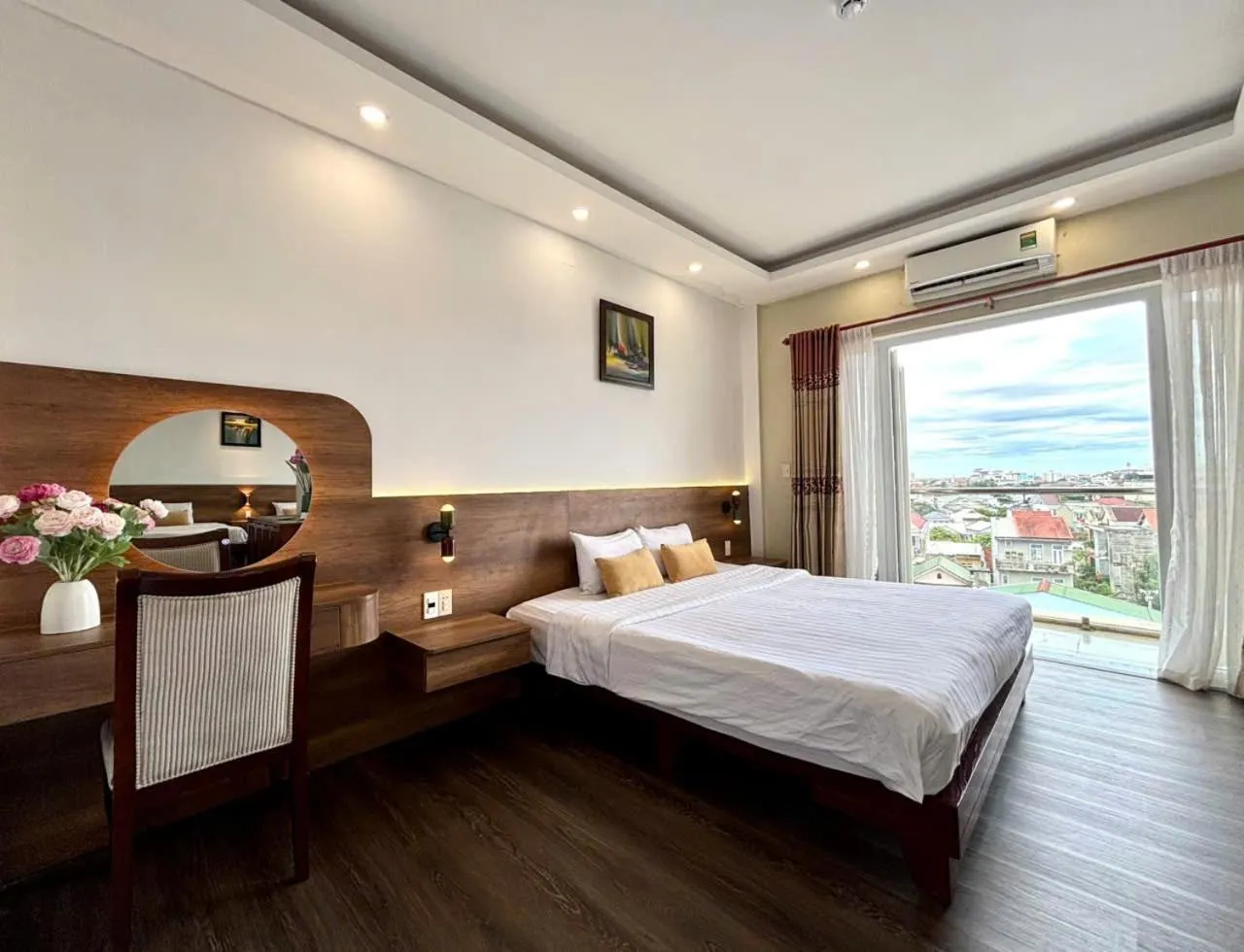 Bed in Shine Hue Hotel 2