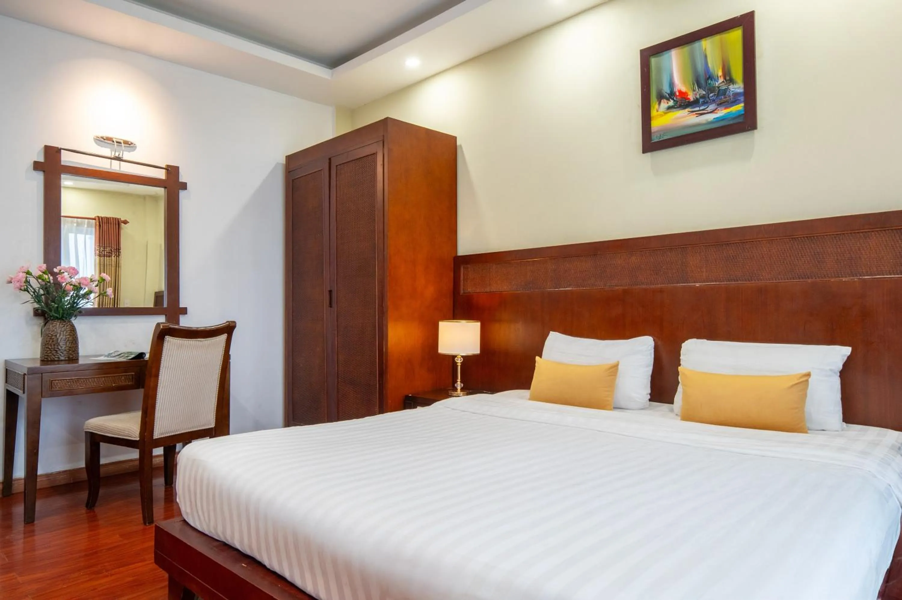 Bed in Shine Hue Hotel 2