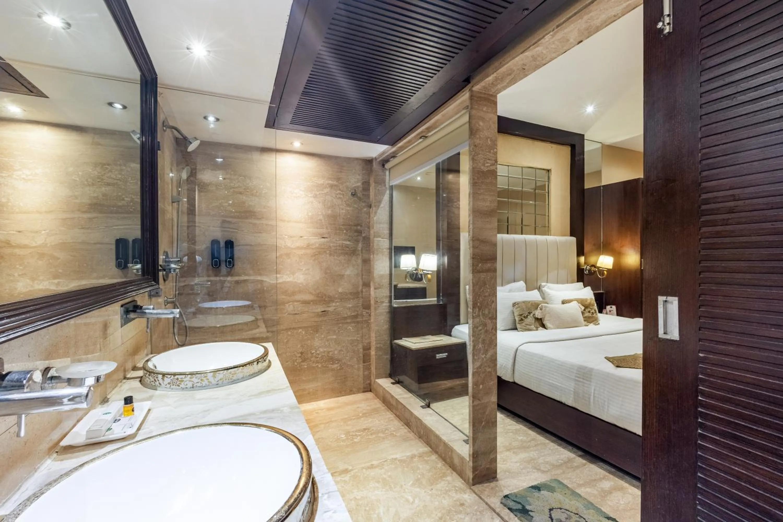 Shower, Bed in Alaya Stays Hotel Emperor Palms