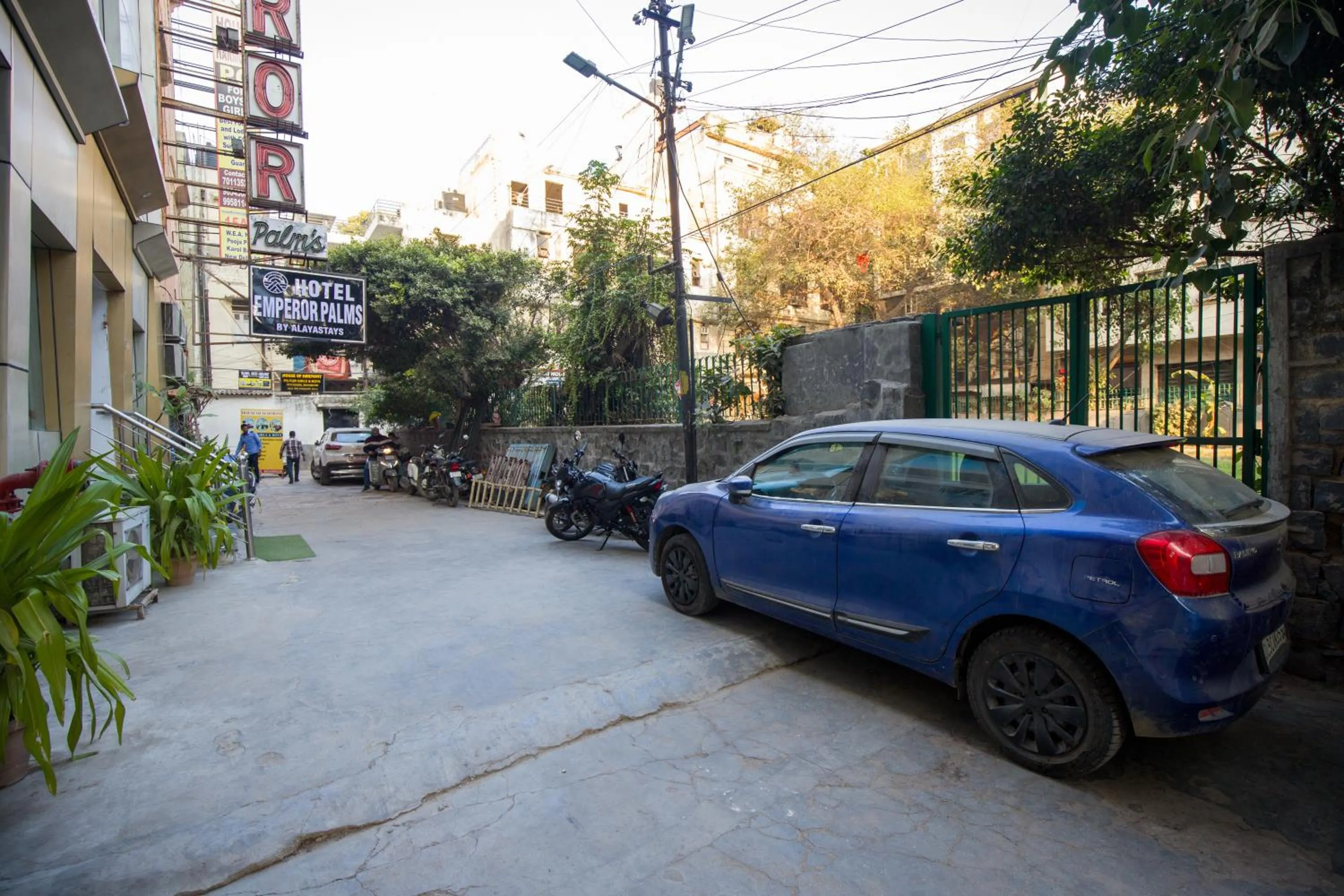 Property building in Alaya Stays Hotel Emperor Palms