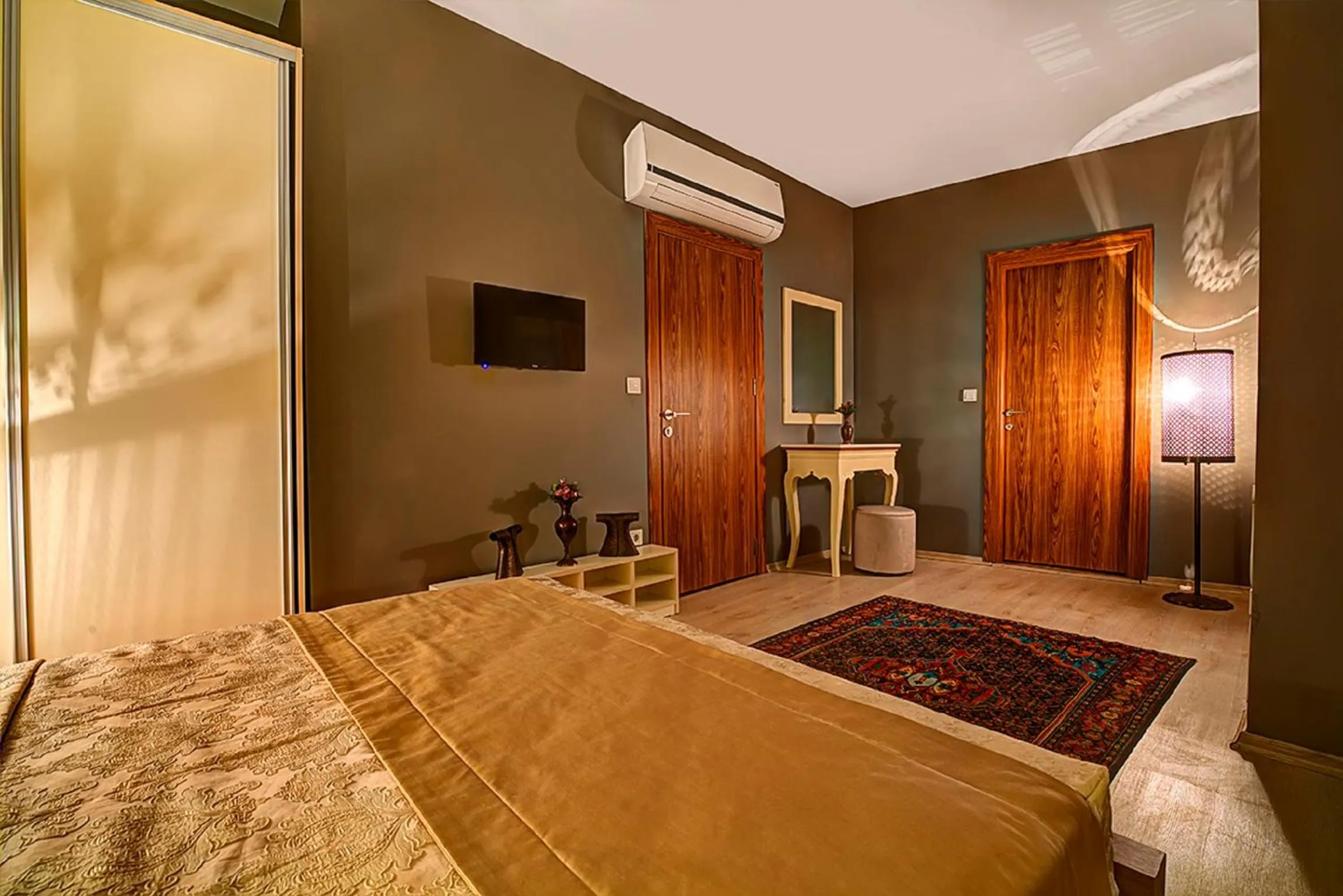 Shower, Bed in Million Old City Apartment