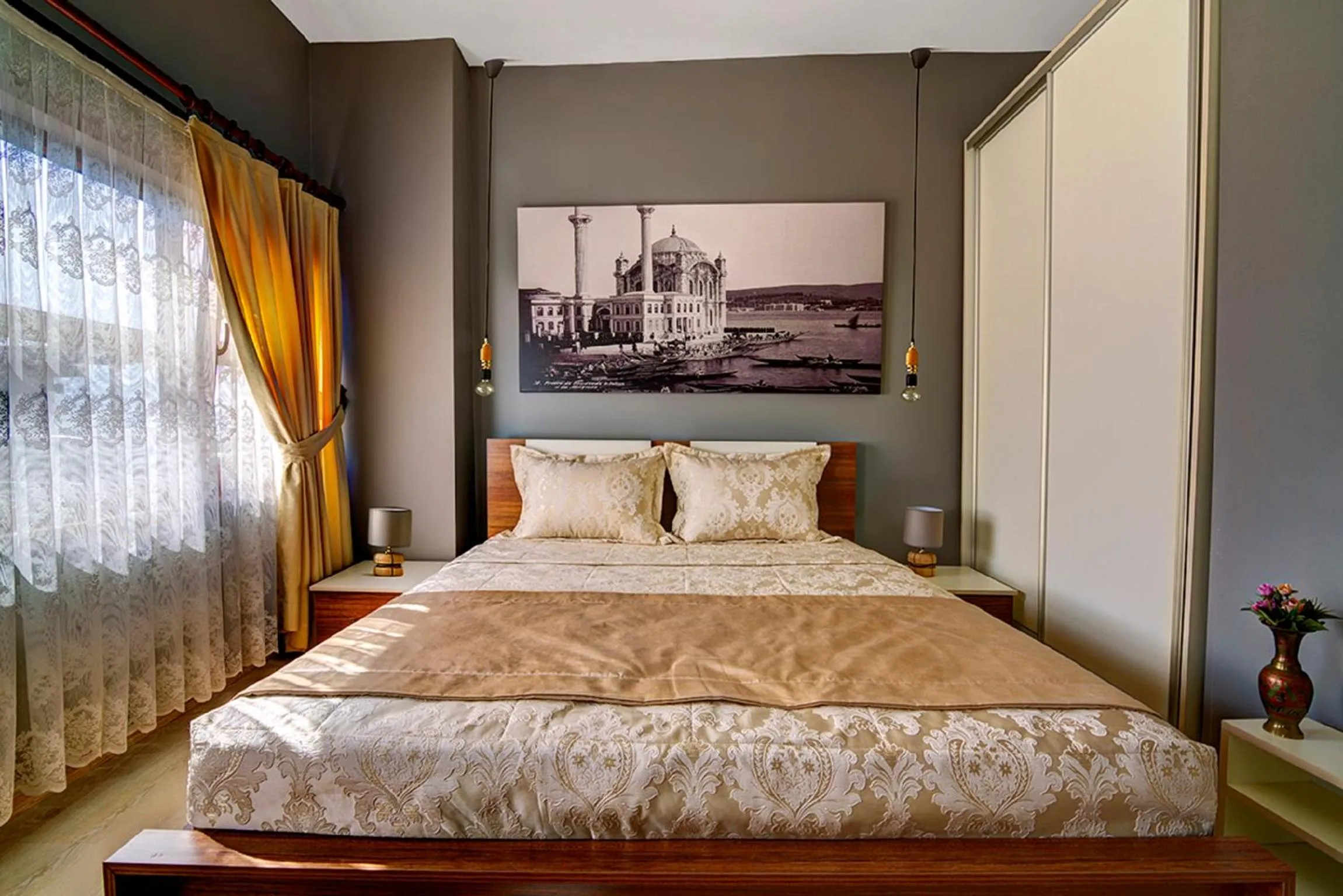 Shower, Bed in Million Old City Apartment