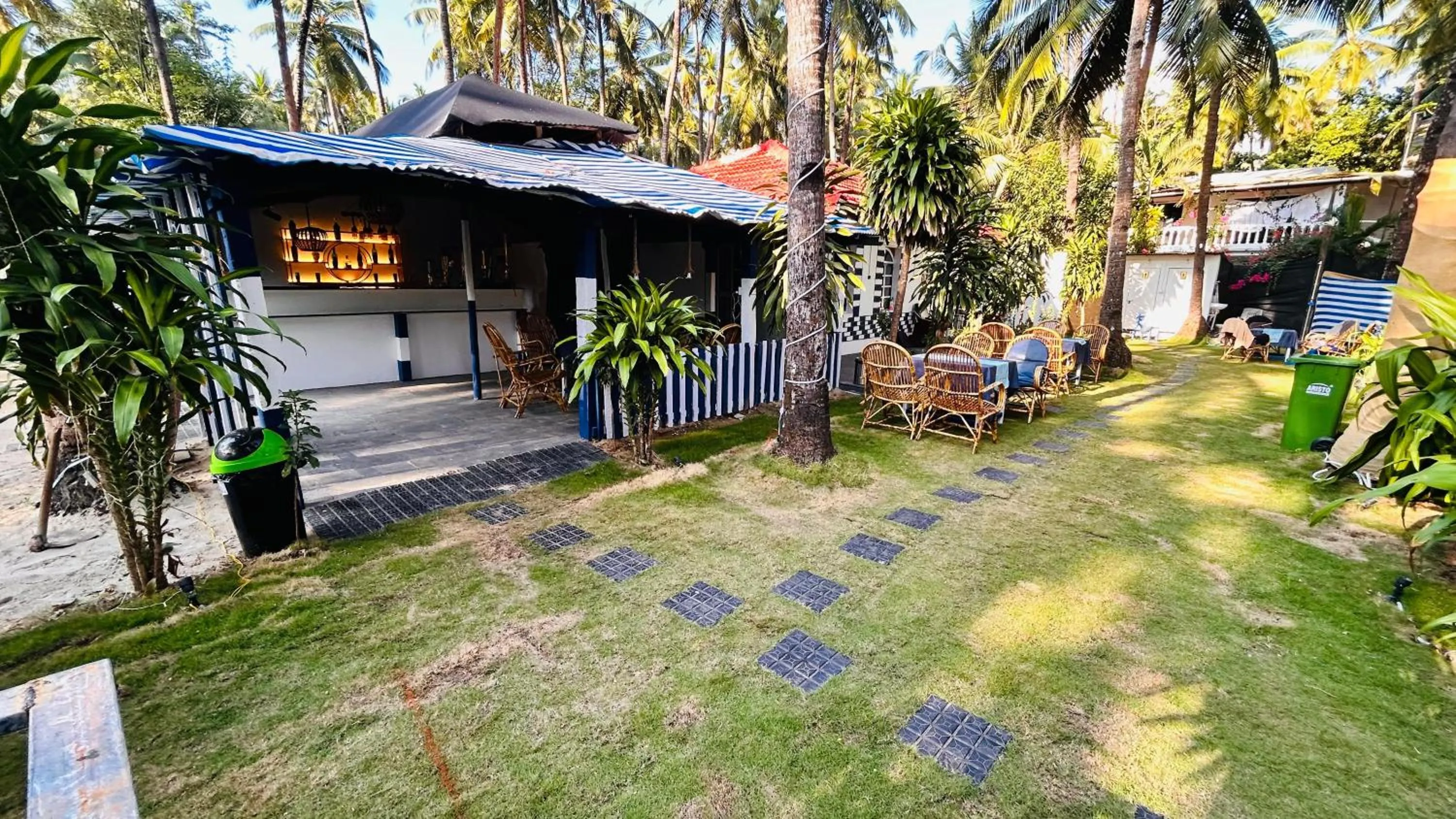 Restaurant/places to eat in Garden Aroma Palolem, Beachside Hostel & Cafe Bar