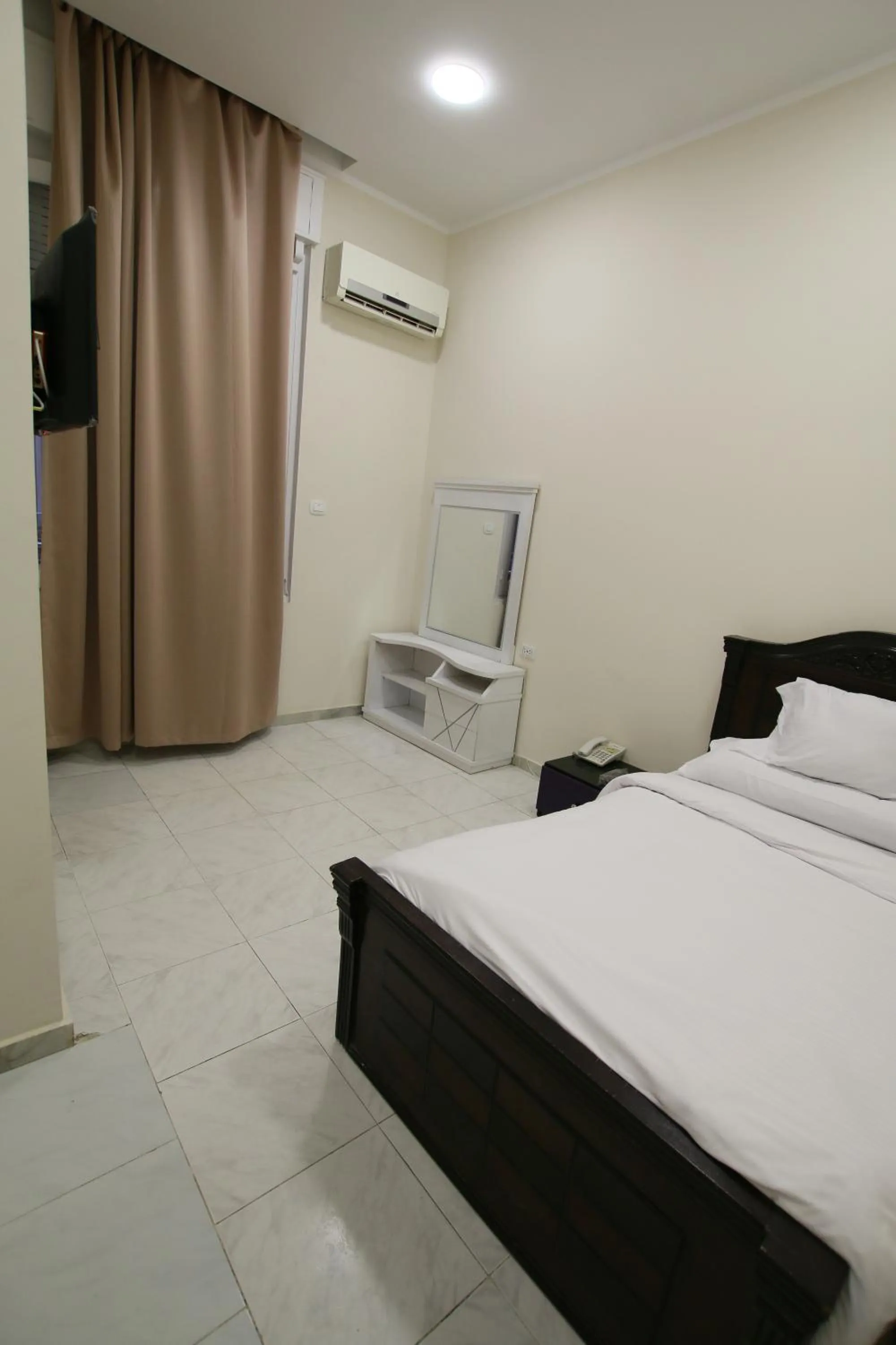 Balcony/Terrace, Bed in Cairo Crown Hotel