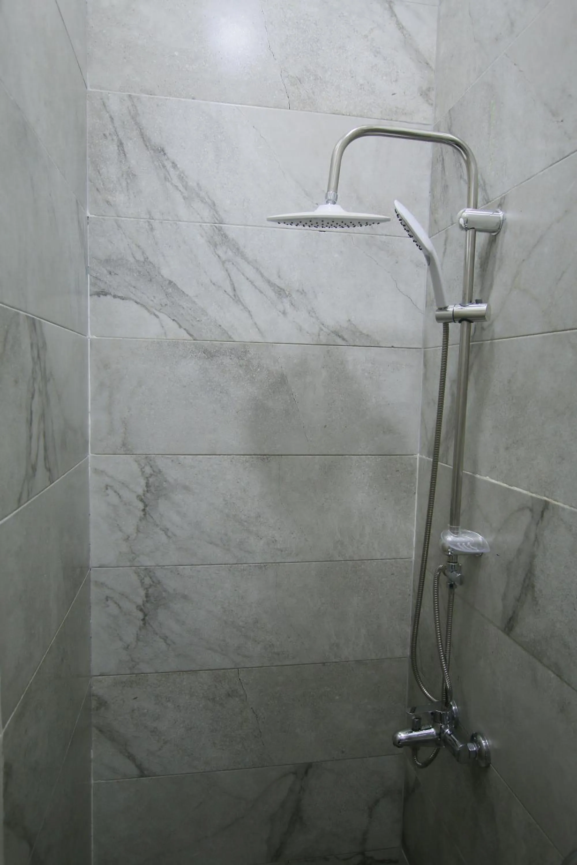 Shower in Cairo Crown Hotel