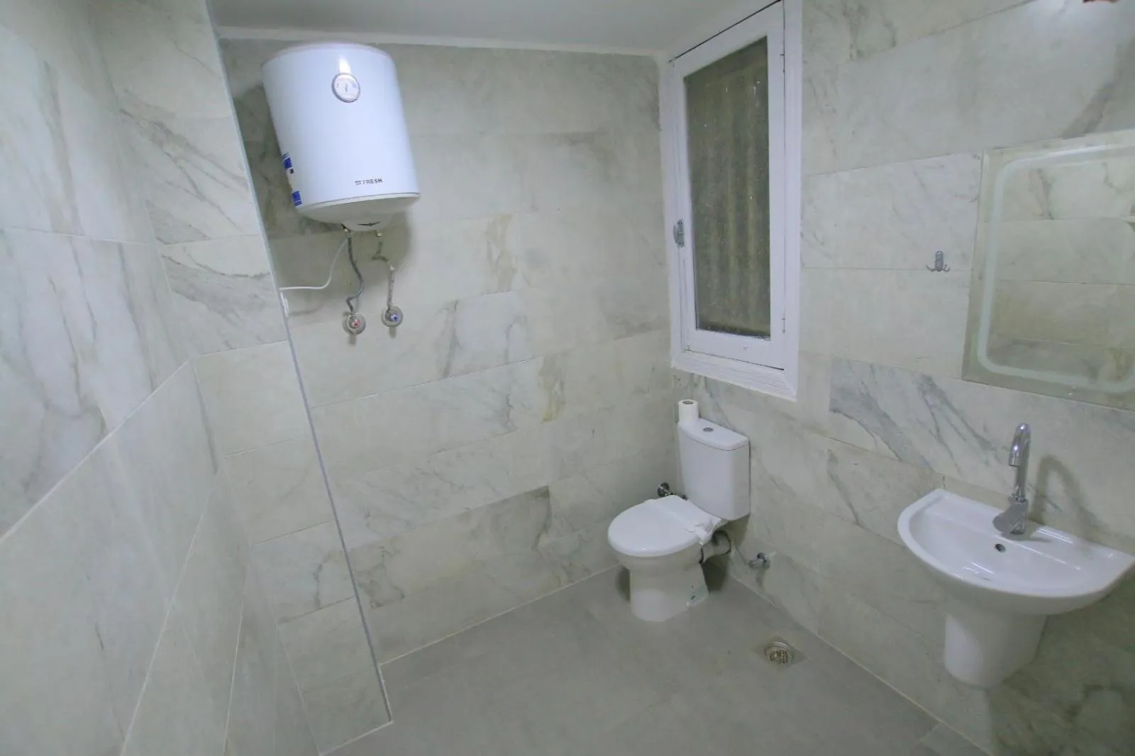 Shower in Cairo Crown Hotel