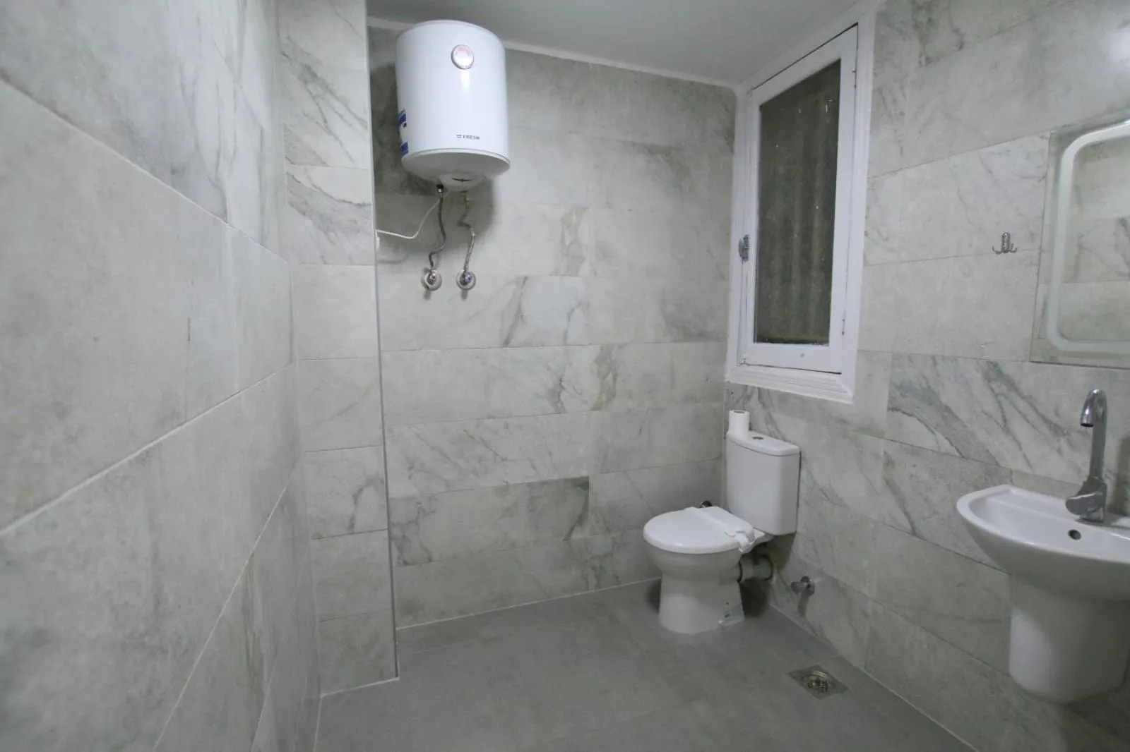 Shower in Cairo Crown Hotel