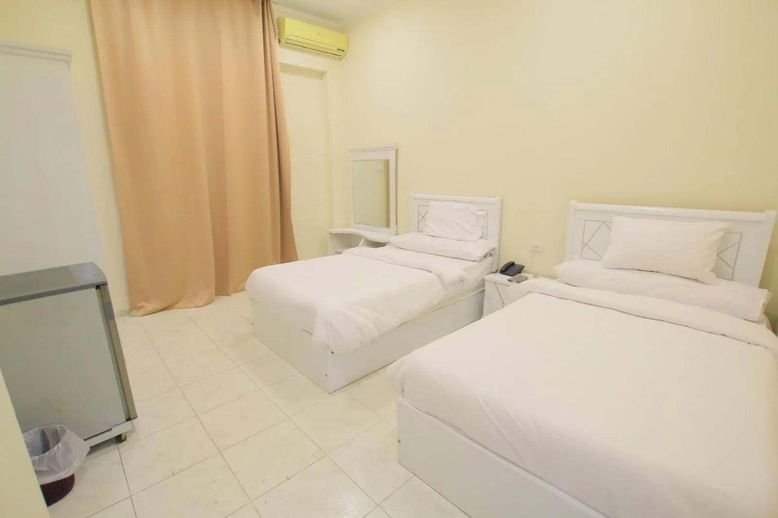 Bed in Cairo Crown Hotel